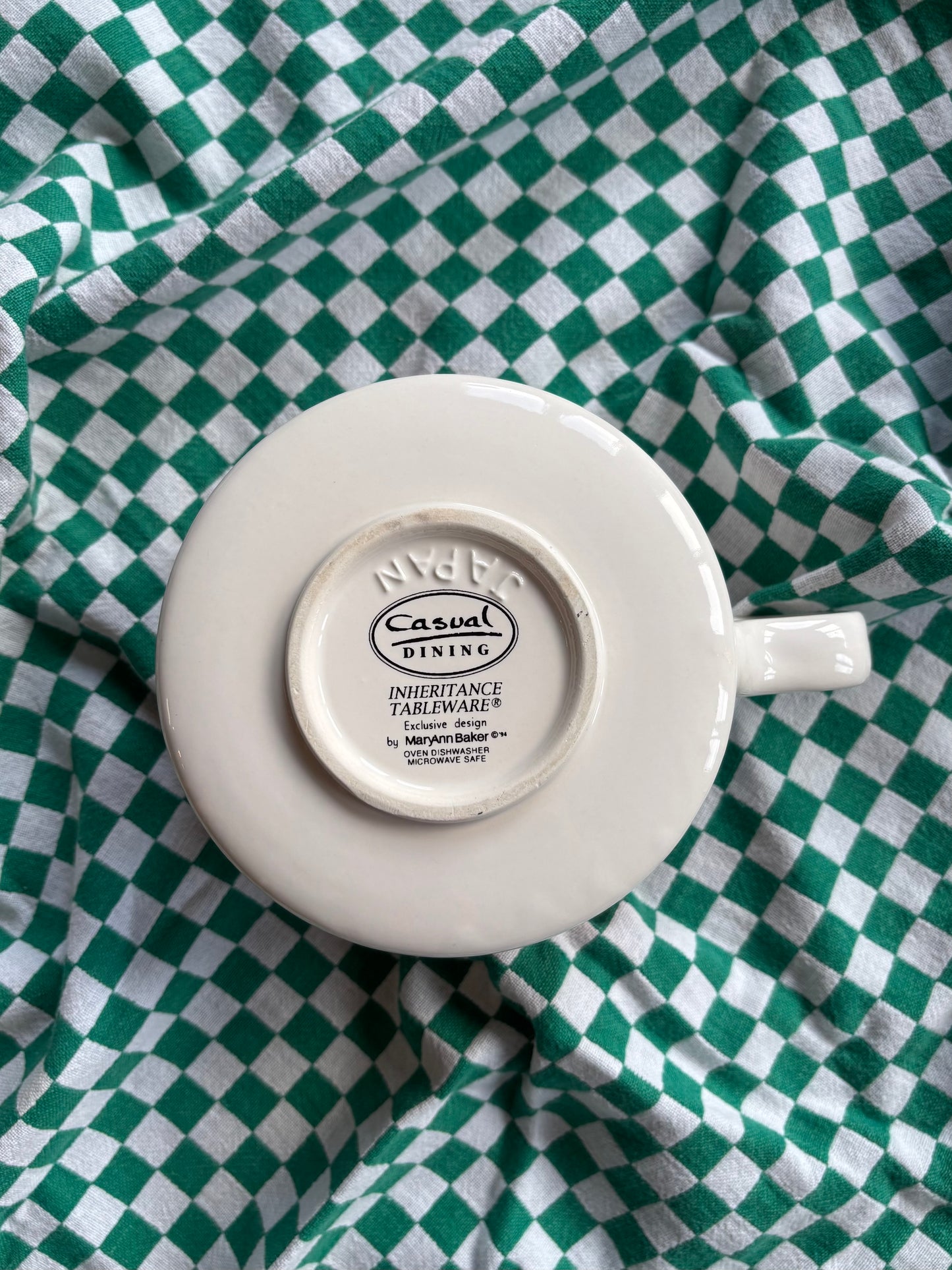 Grande tasse Casual Dining Inheritance Tableware by MaryAnn Baker motif illustration de basketball