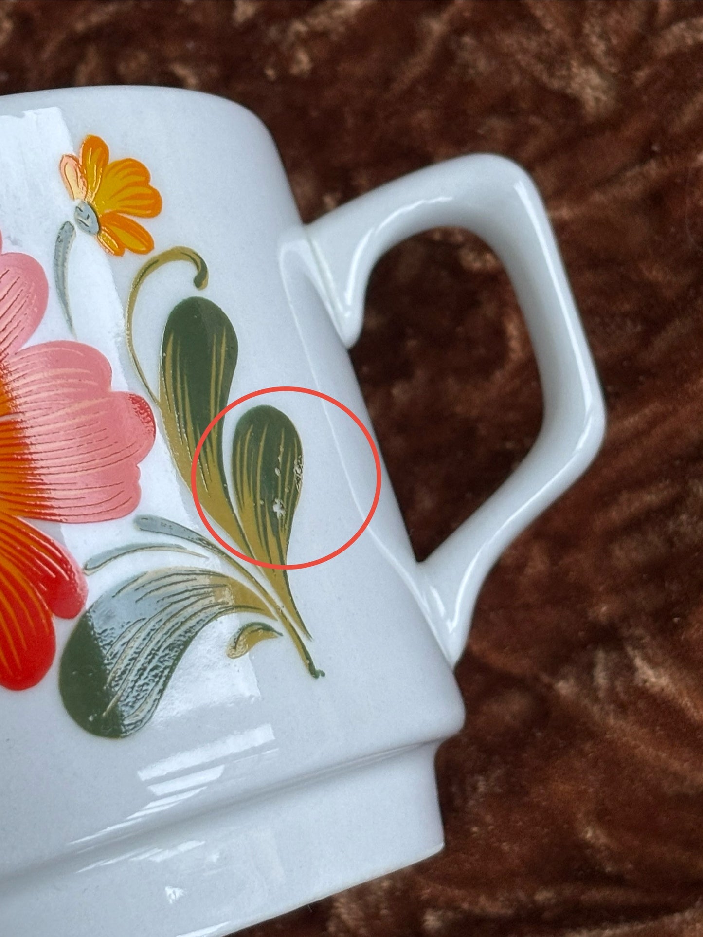 Lot de quatre tasses vintage Tognana à motif fleuri
