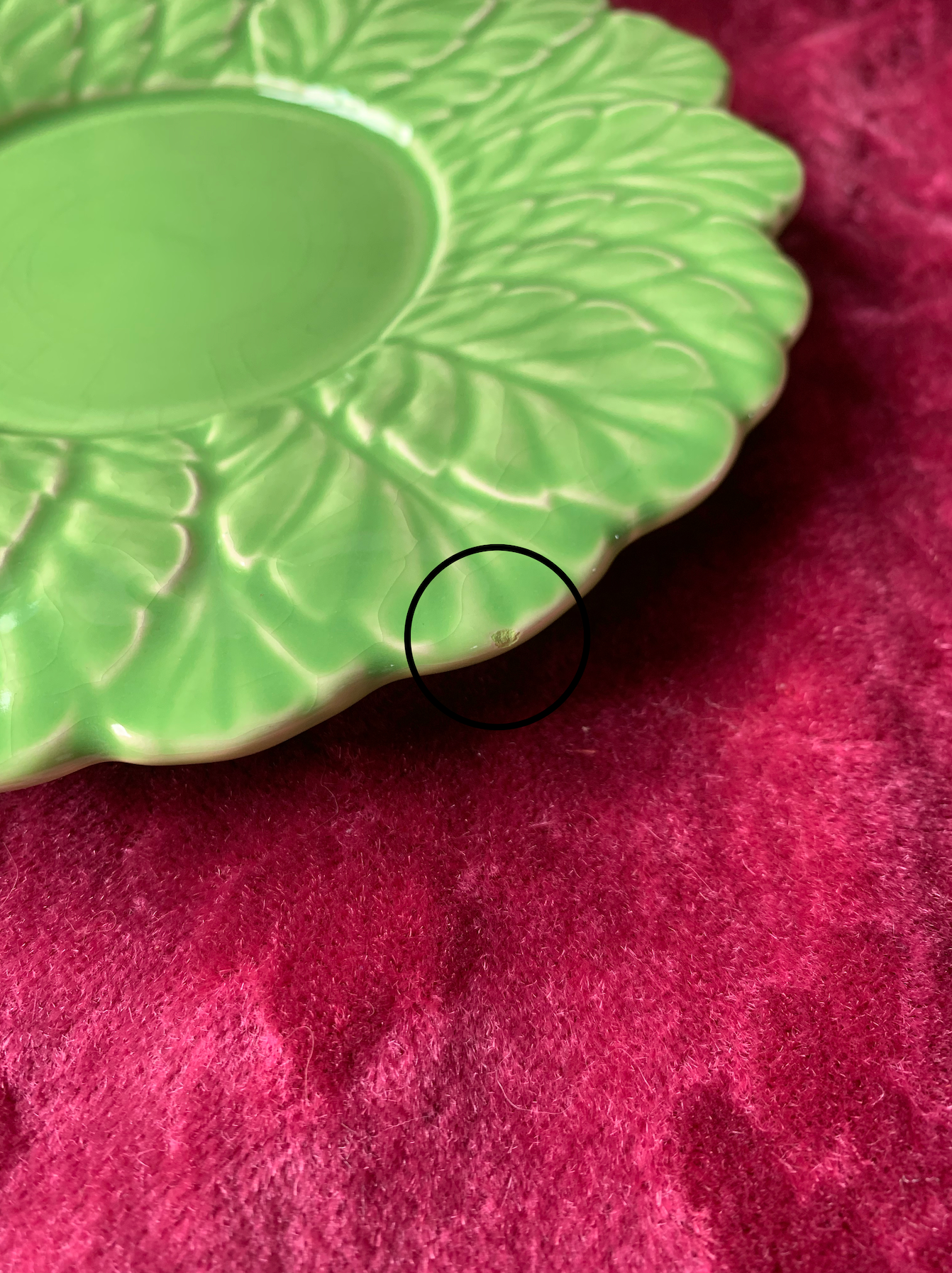 Assiette verte feuilles en céramique