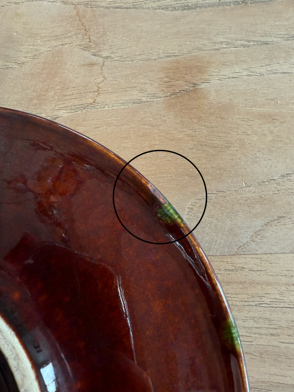 Deux petites tasses à café en inox avec soucoupes