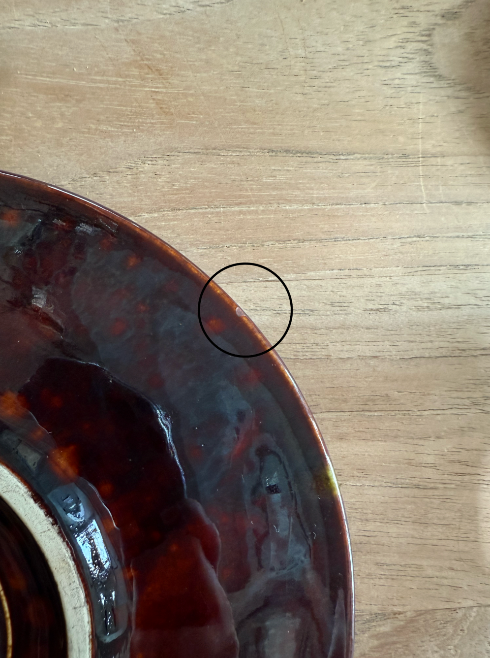 Deux petites tasses à café en inox avec soucoupes