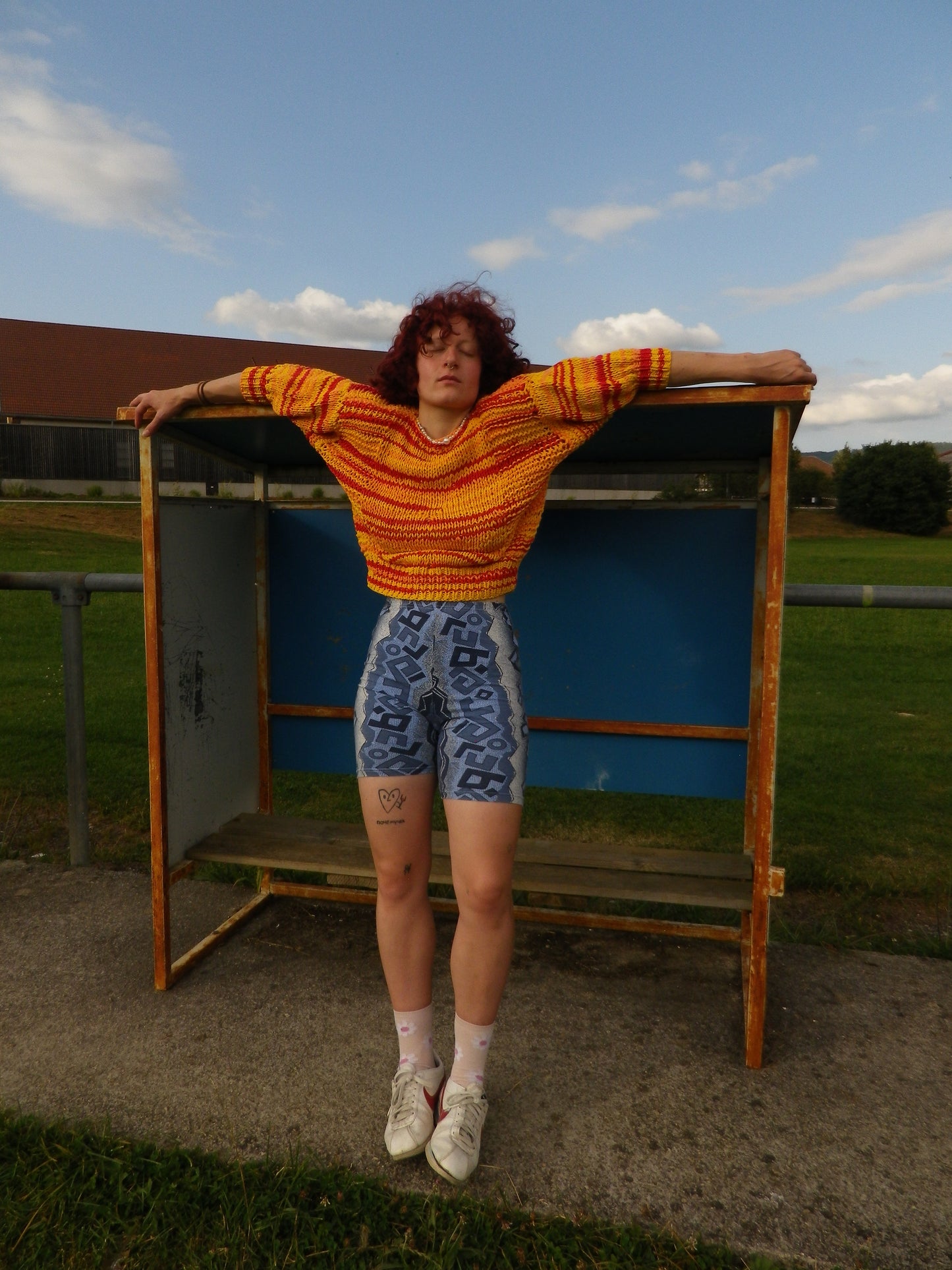 Pull jaune / orange / rouge tricoté T.S-M