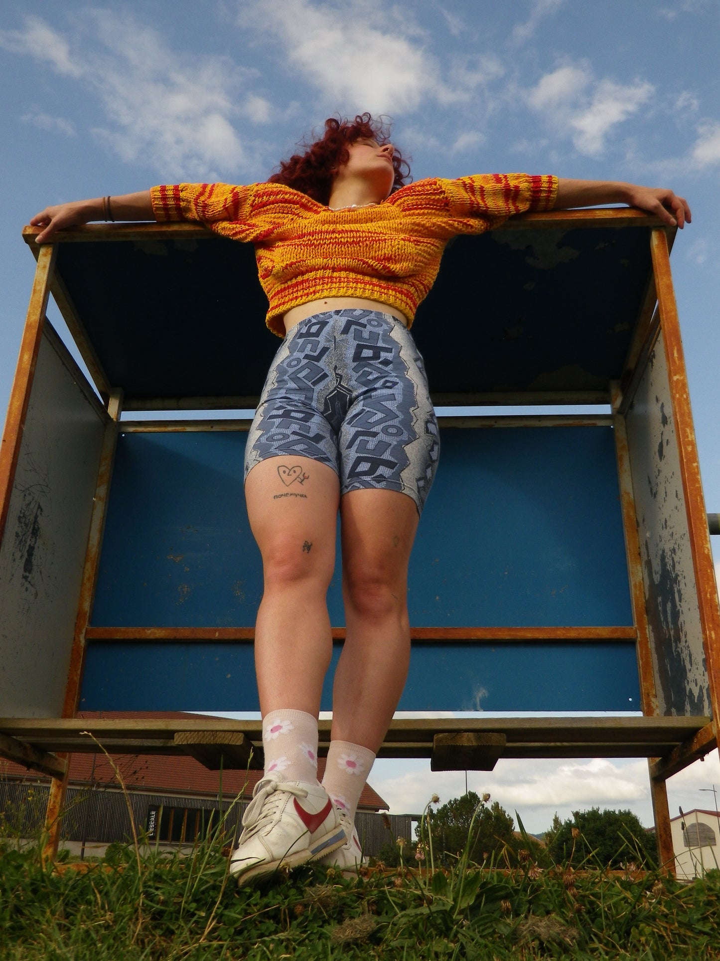 Pull jaune / orange / rouge tricoté T.S-M