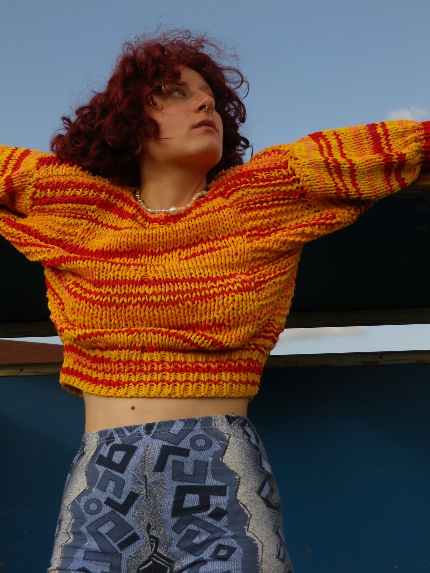Pull jaune / orange / rouge tricoté T.S-M