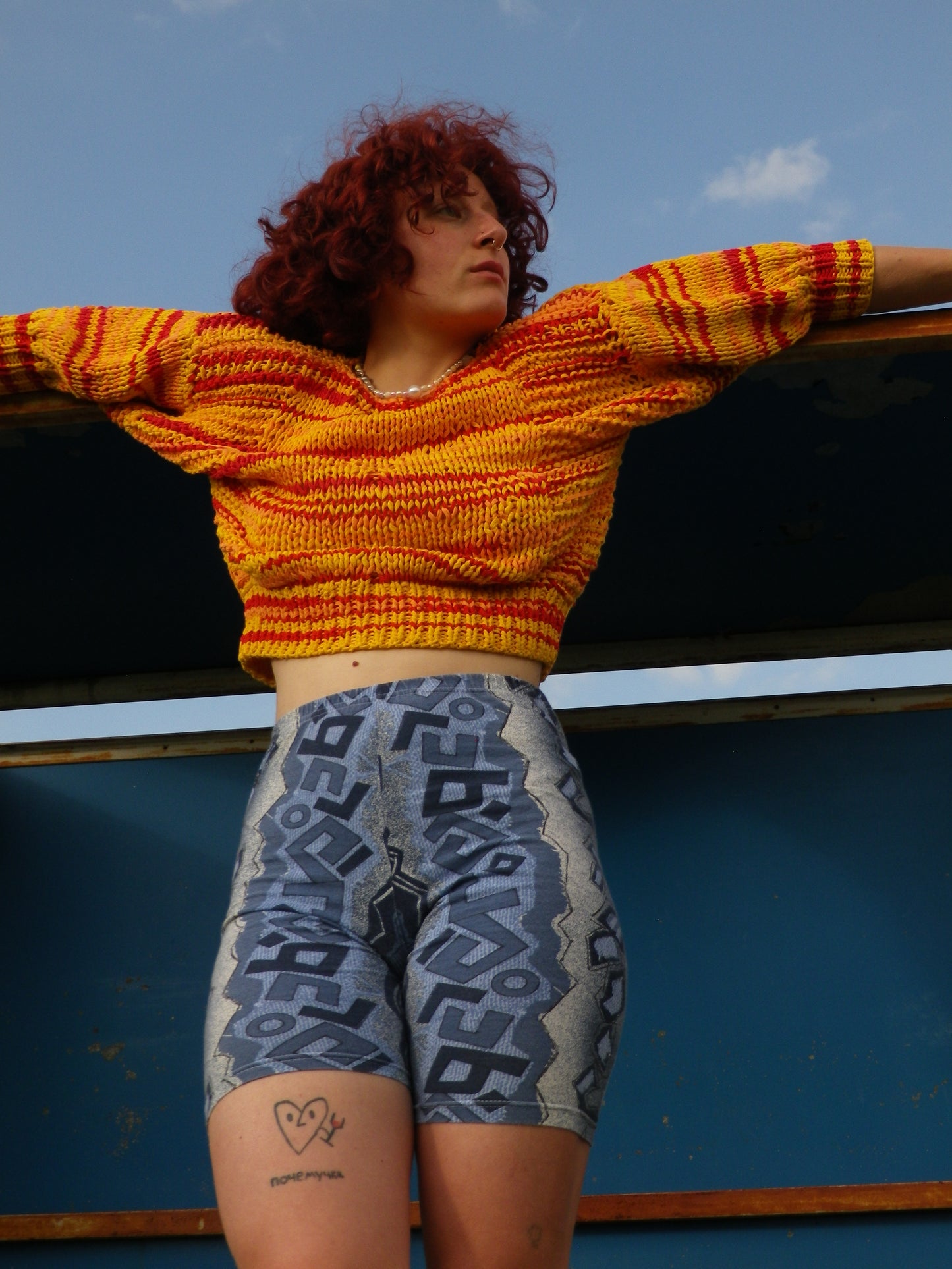 Pull jaune / orange / rouge tricoté T.S-M
