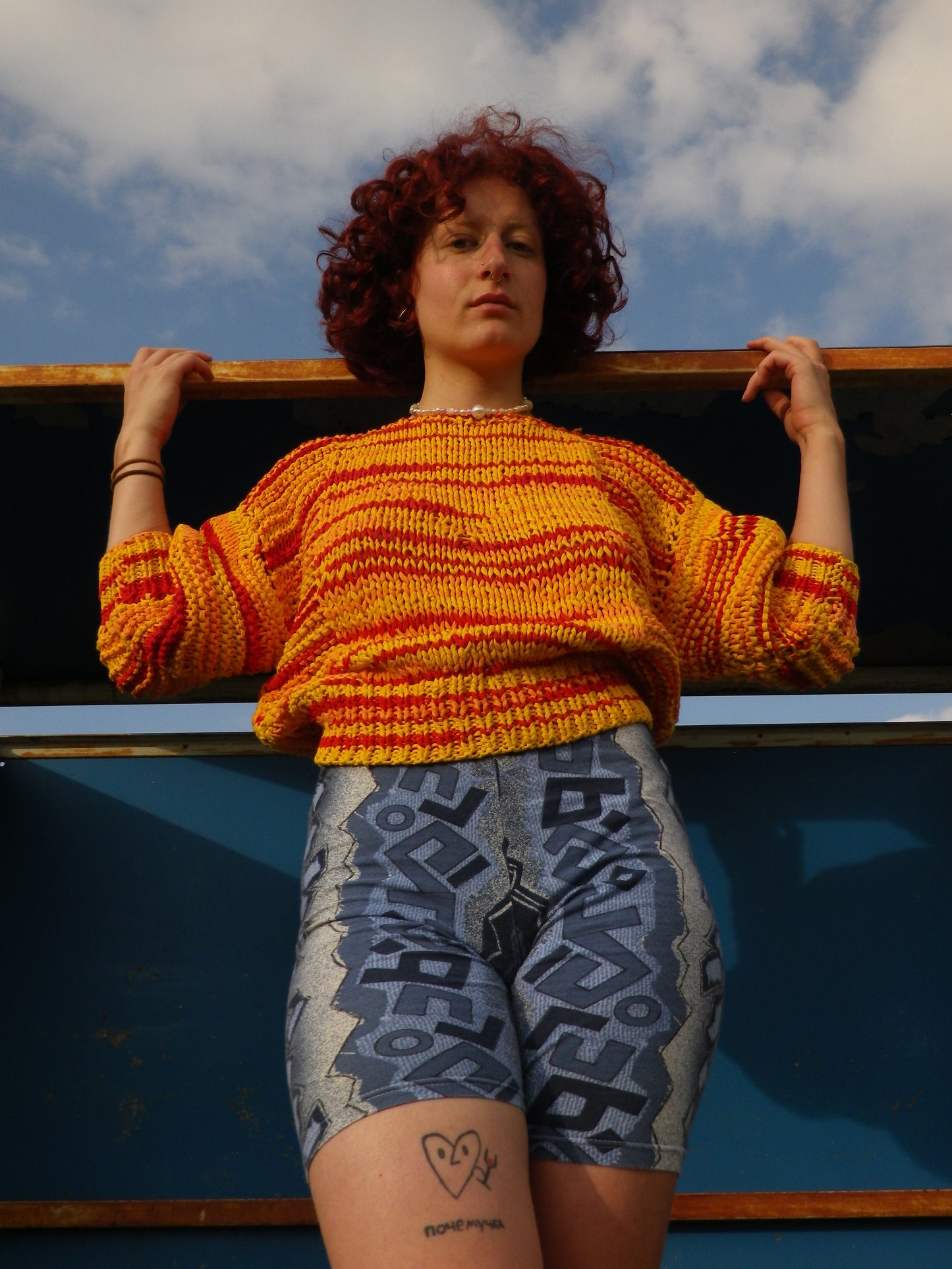 Pull jaune / orange / rouge tricoté T.S-M