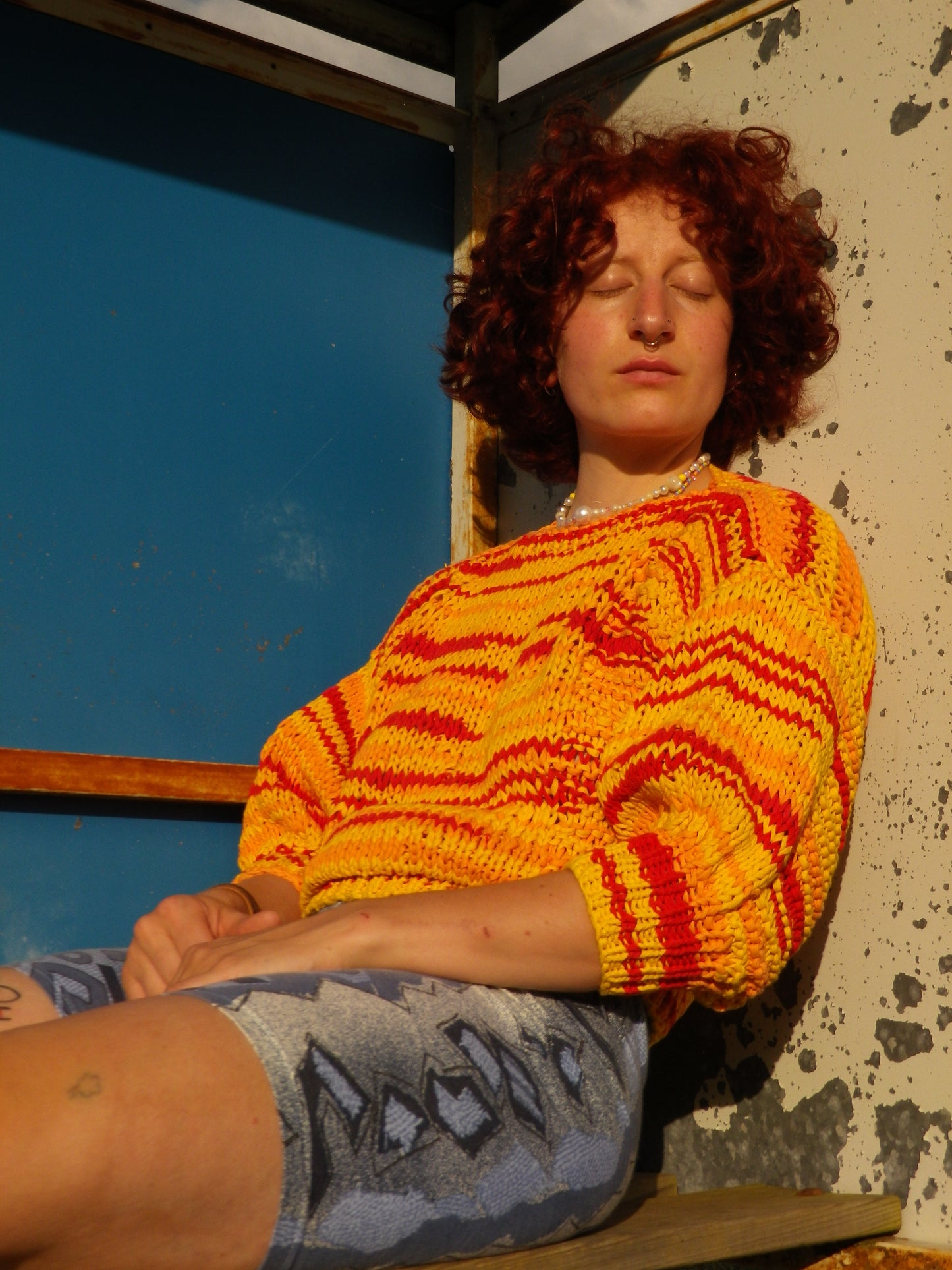 Pull jaune / orange / rouge tricoté T.S-M