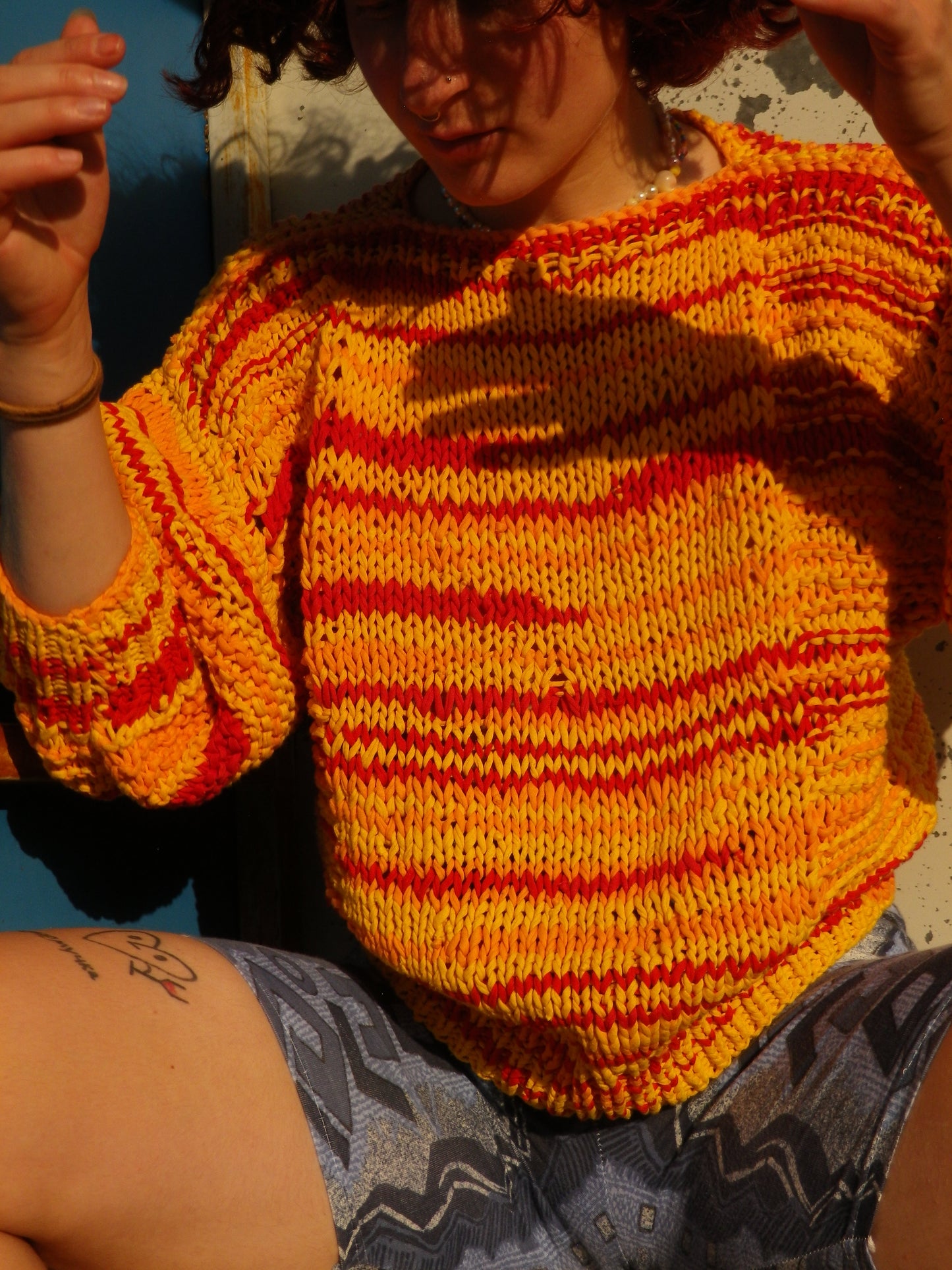 Pull jaune / orange / rouge tricoté T.S-M