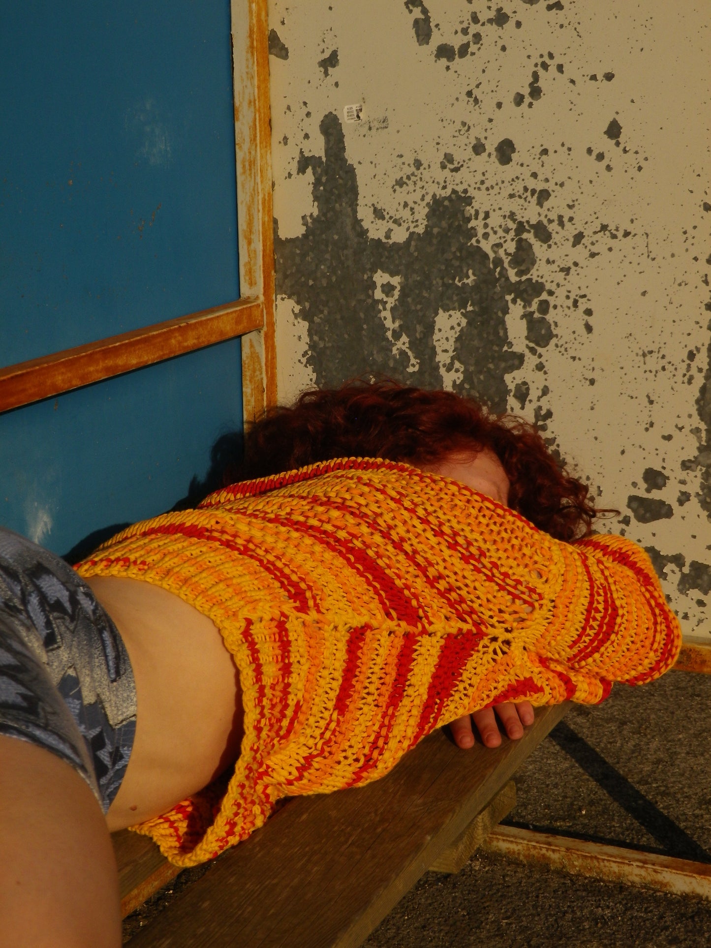 Pull jaune / orange / rouge tricoté T.S-M