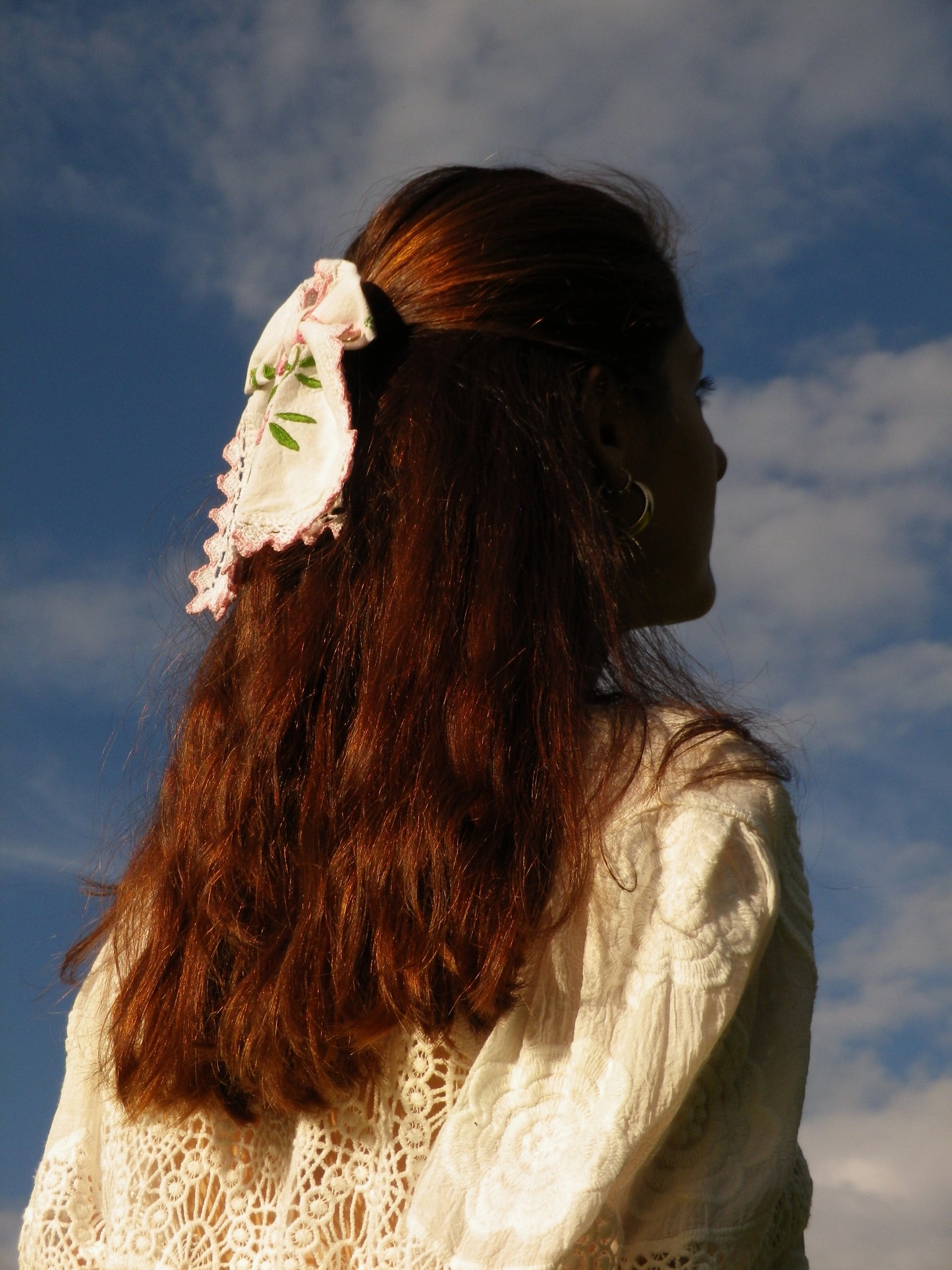 Noeud cheveux broderie ancienne
