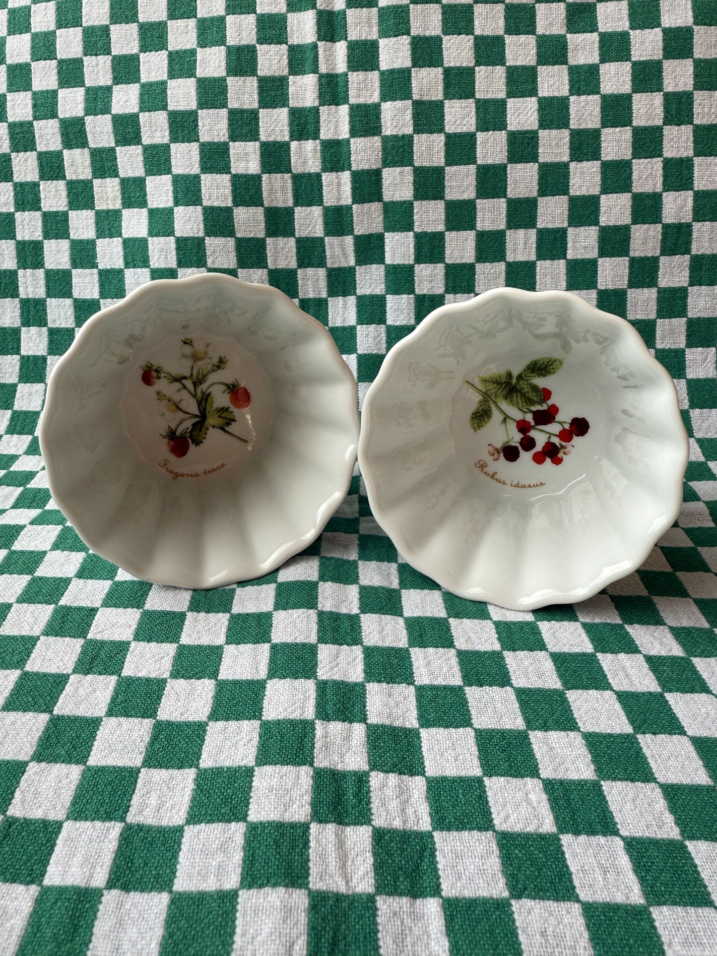 Quatre petit raviers en porcelaine de Tognana