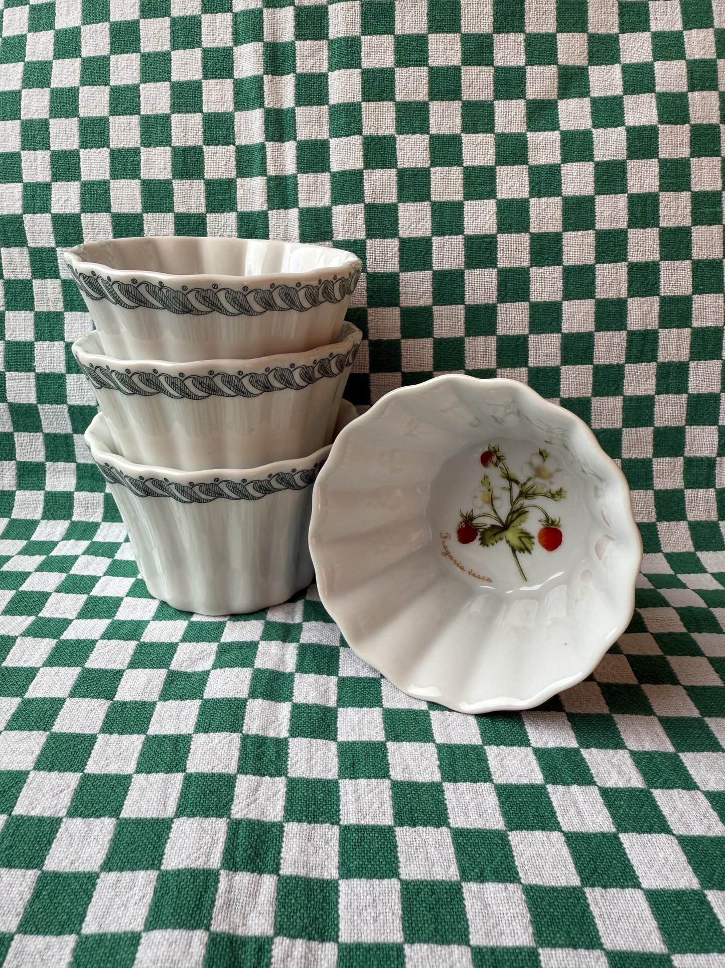 Quatre petit raviers en porcelaine de Tognana