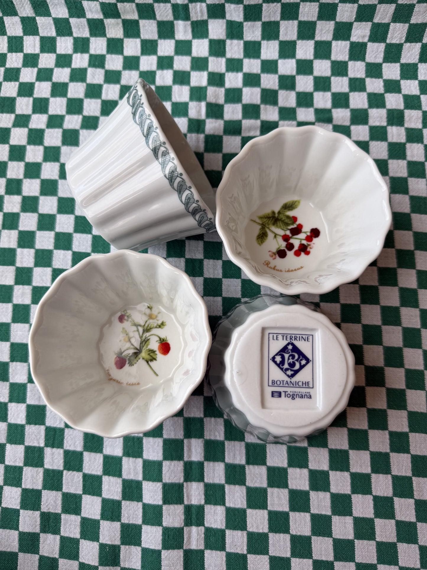 Quatre petit raviers en porcelaine de Tognana