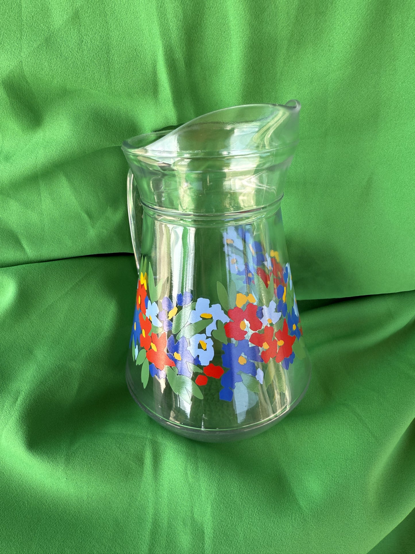 Carafe en verre transparent motifs fleurs France