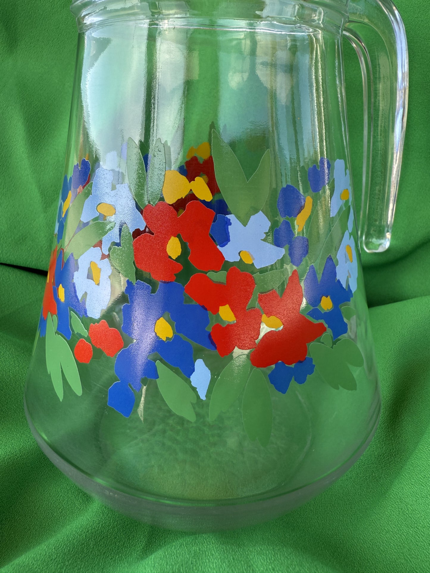 Carafe en verre transparent motifs fleurs France