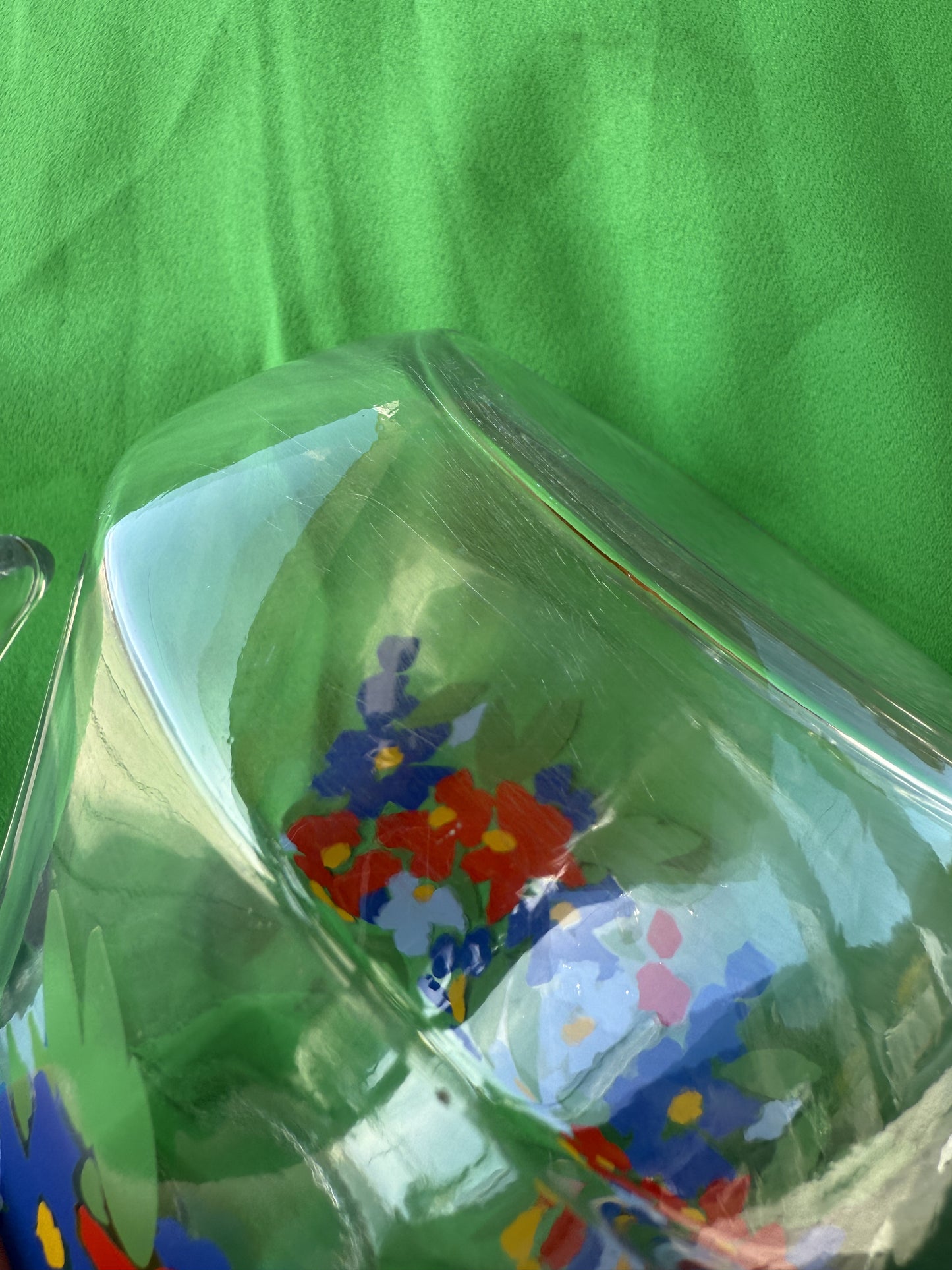 Carafe en verre transparent motifs fleurs France