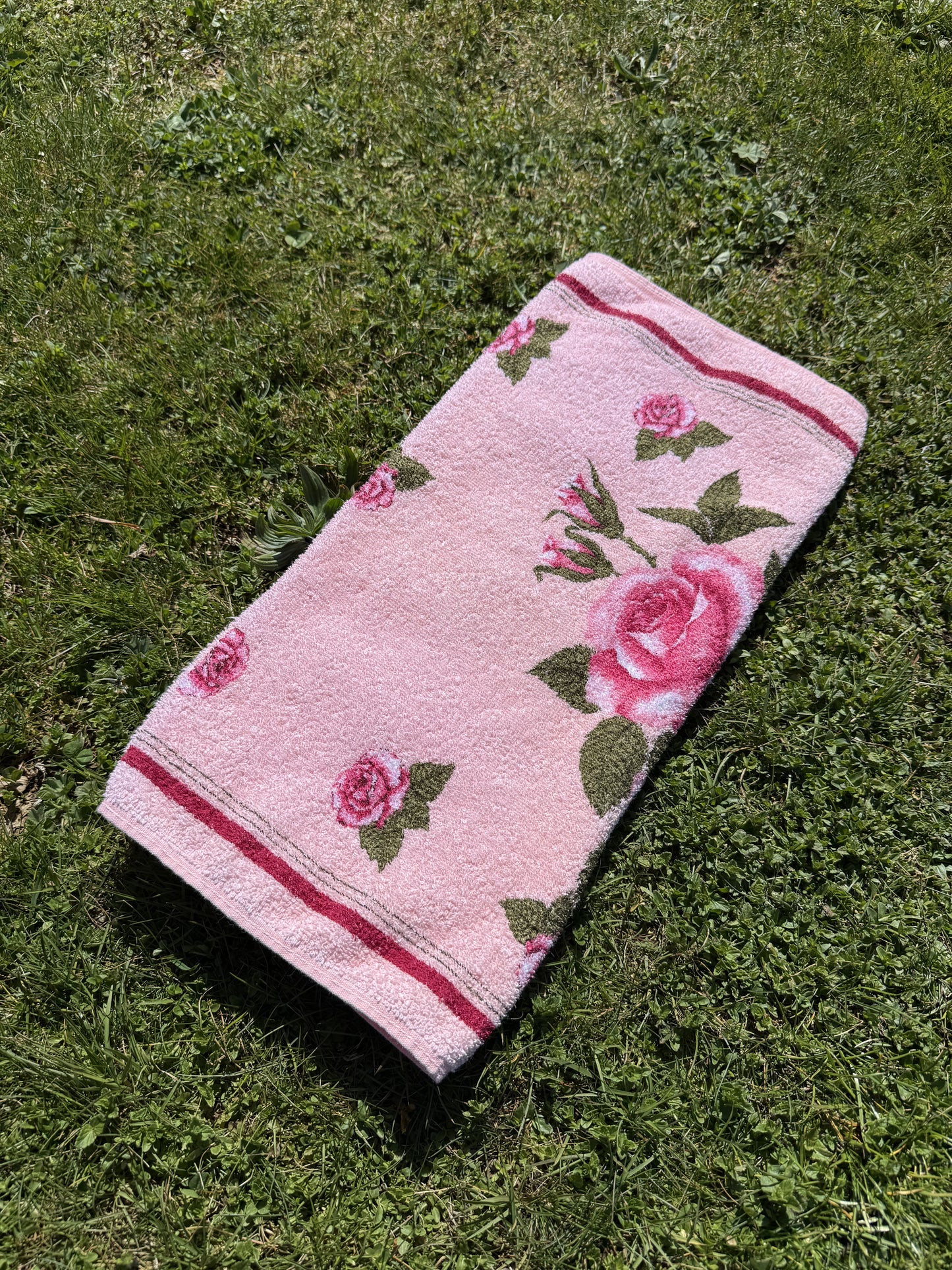 Serviette / linge éponge motif roses 90 X 45 cm