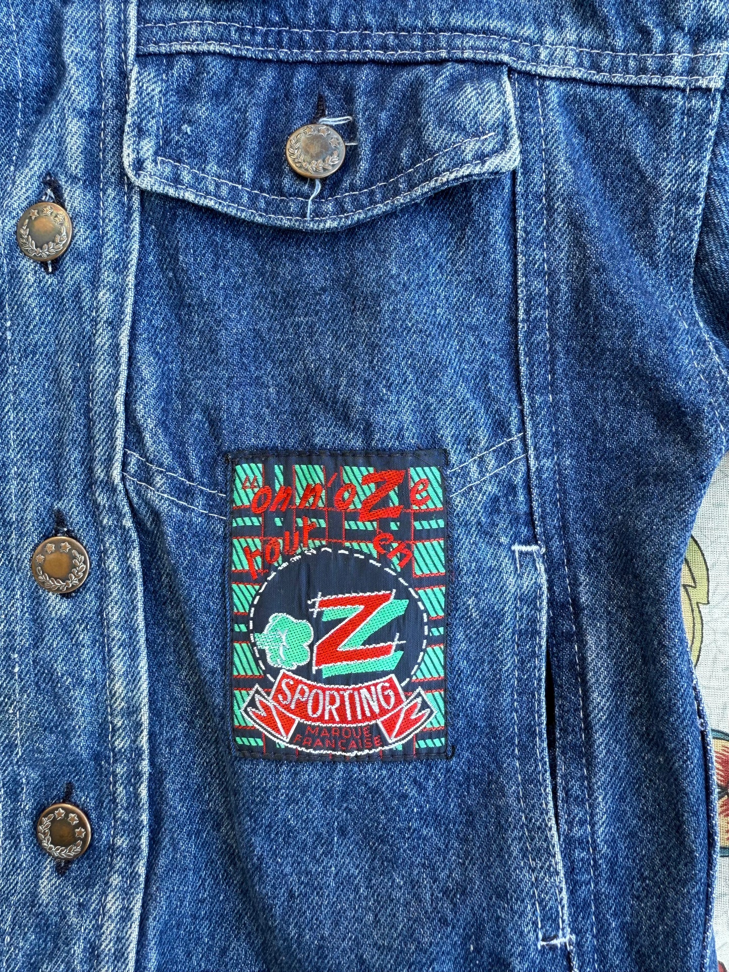 Veste en jeans avec écussons T.6 ans