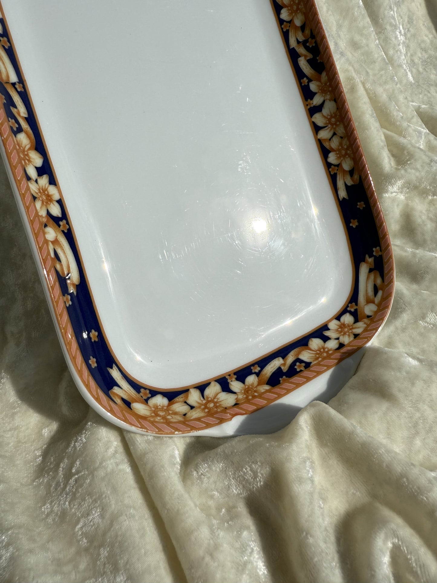 Plat à cake en porcelaine