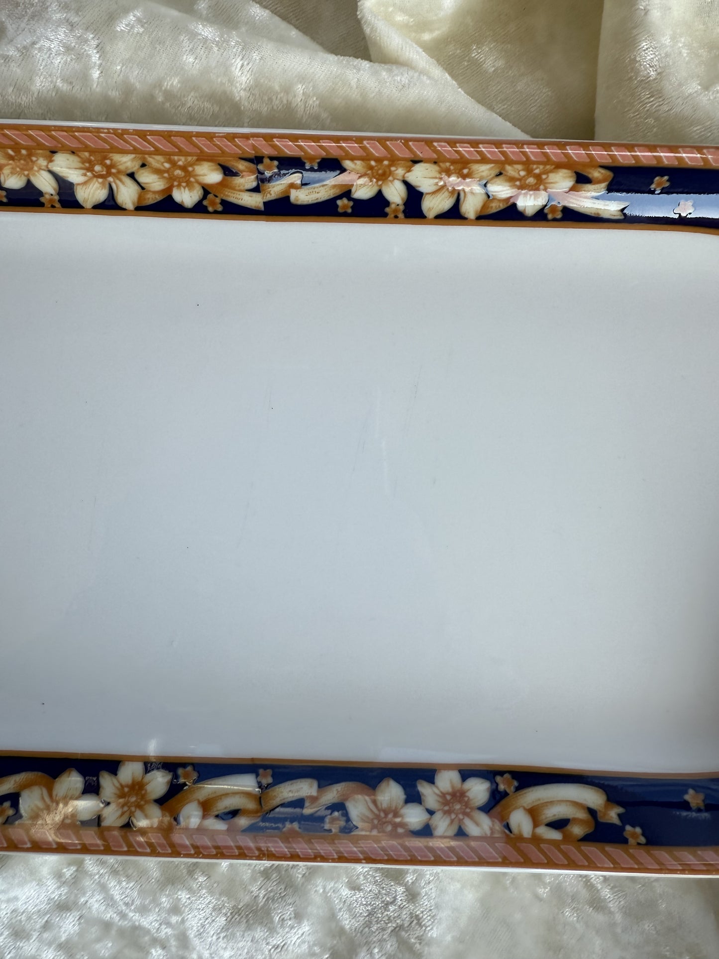 Plat à cake en porcelaine