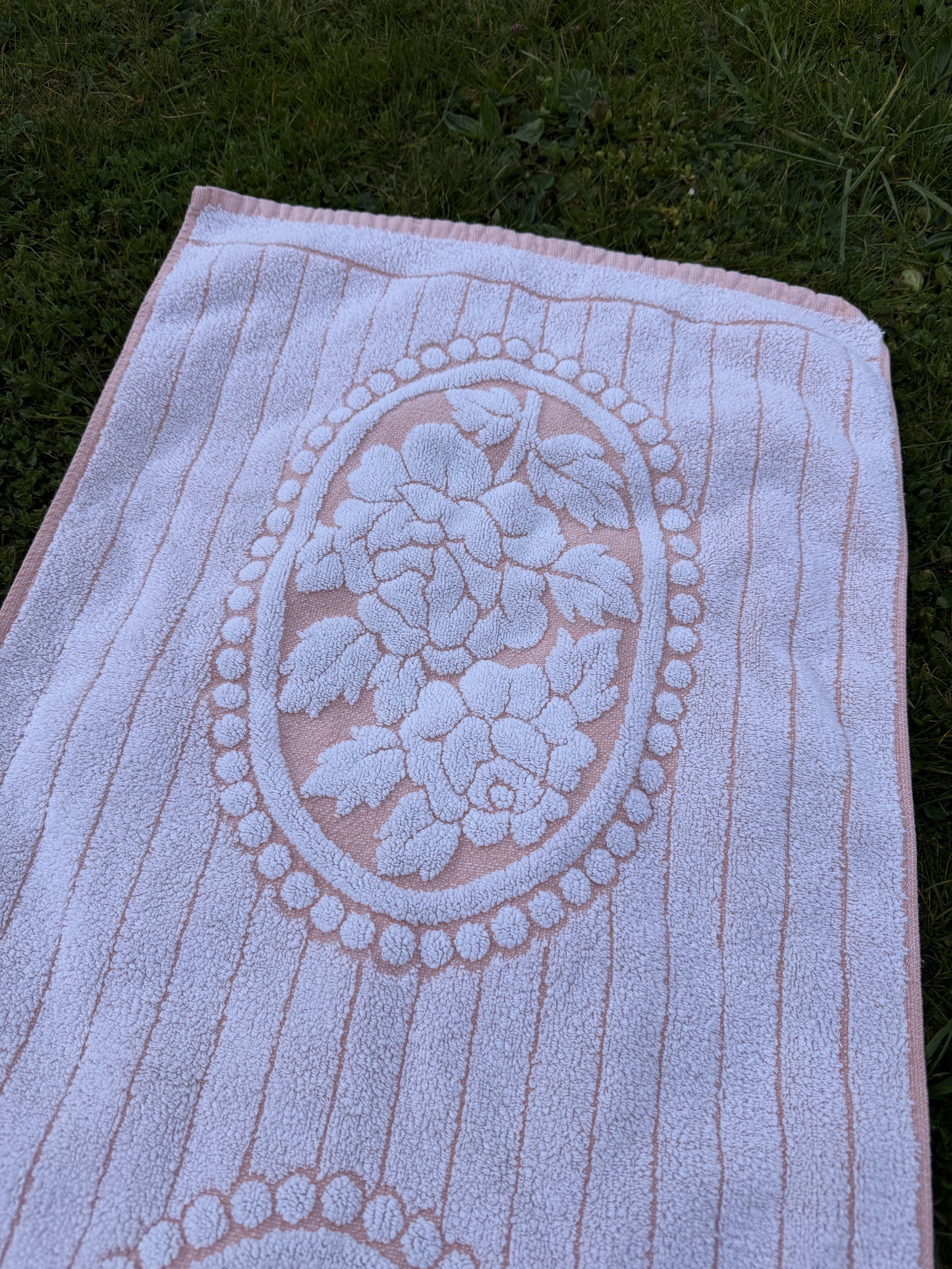 Serviette de bain fleurs roses & blanches Blasco & Galbis 96x45 cm