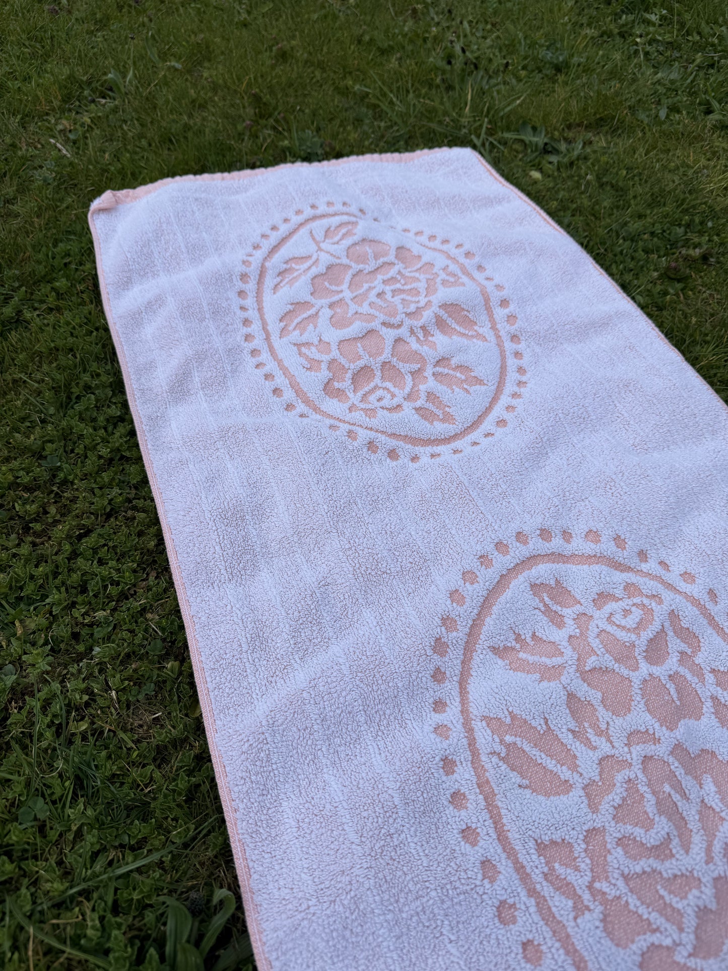 Serviette de bain fleurs roses & blanches Blasco & Galbis 96x45 cm