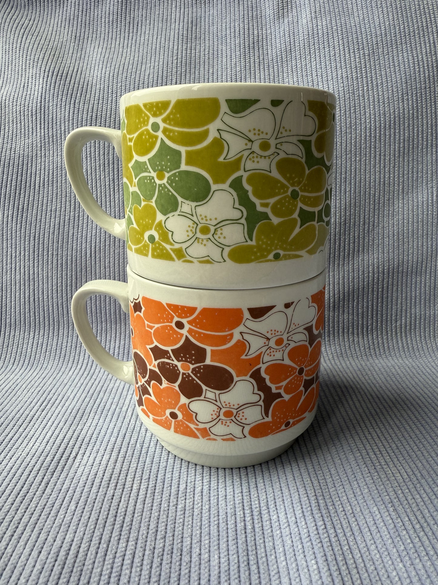 Deux tasses / mugs fleurs vintage Monopoli 70s