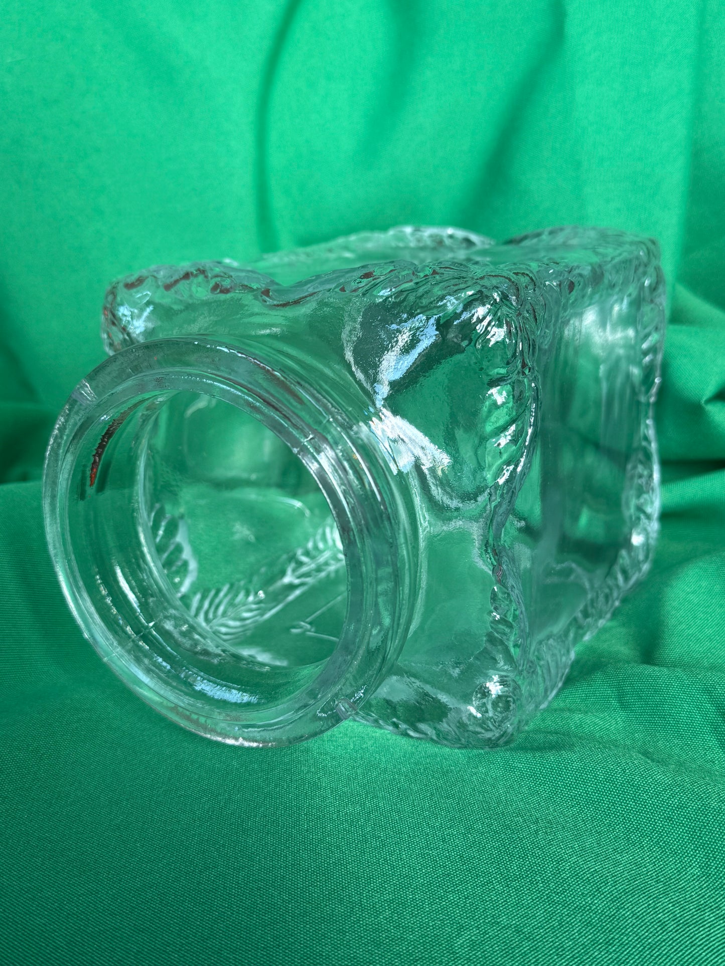 Grand bocal ancien en verre transparent orné de fleurs