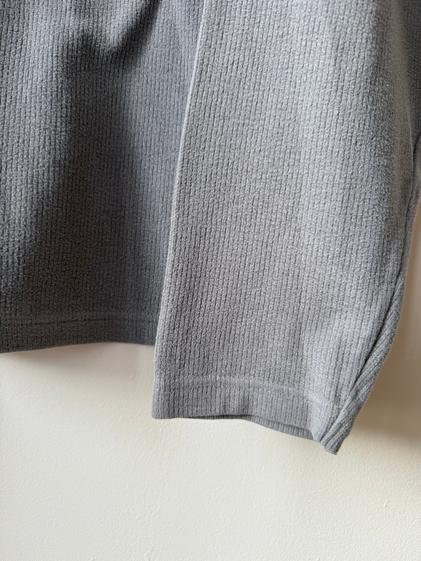 Pull gris Quiksilver avec logo dans le dos T.M