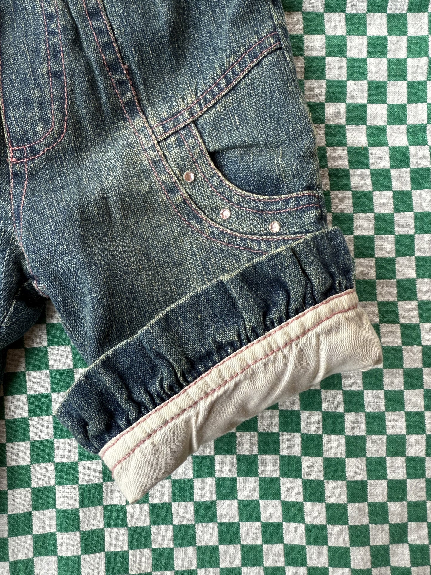 Pantalon vintage bas des jambes en volant T.3 mois