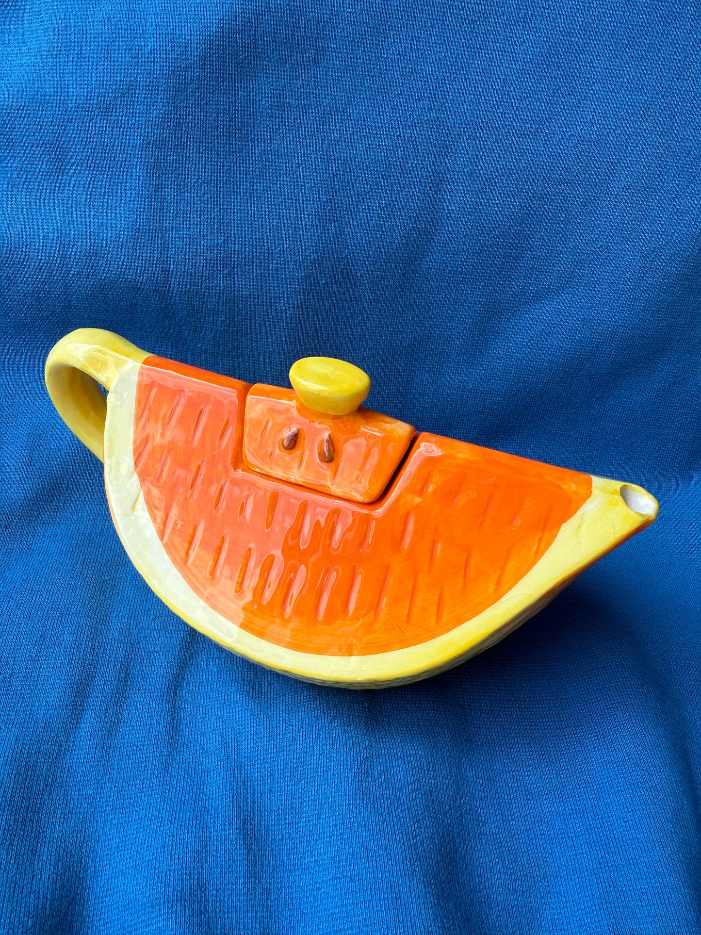 Théière en forme de quartier d'orange
