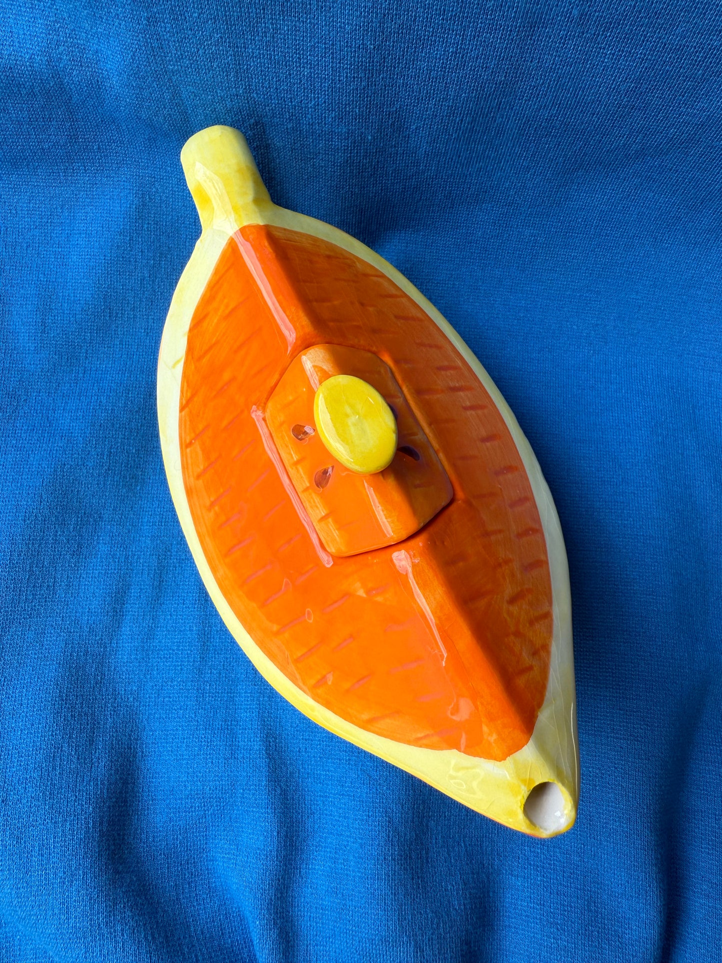 Théière en forme de quartier d'orange