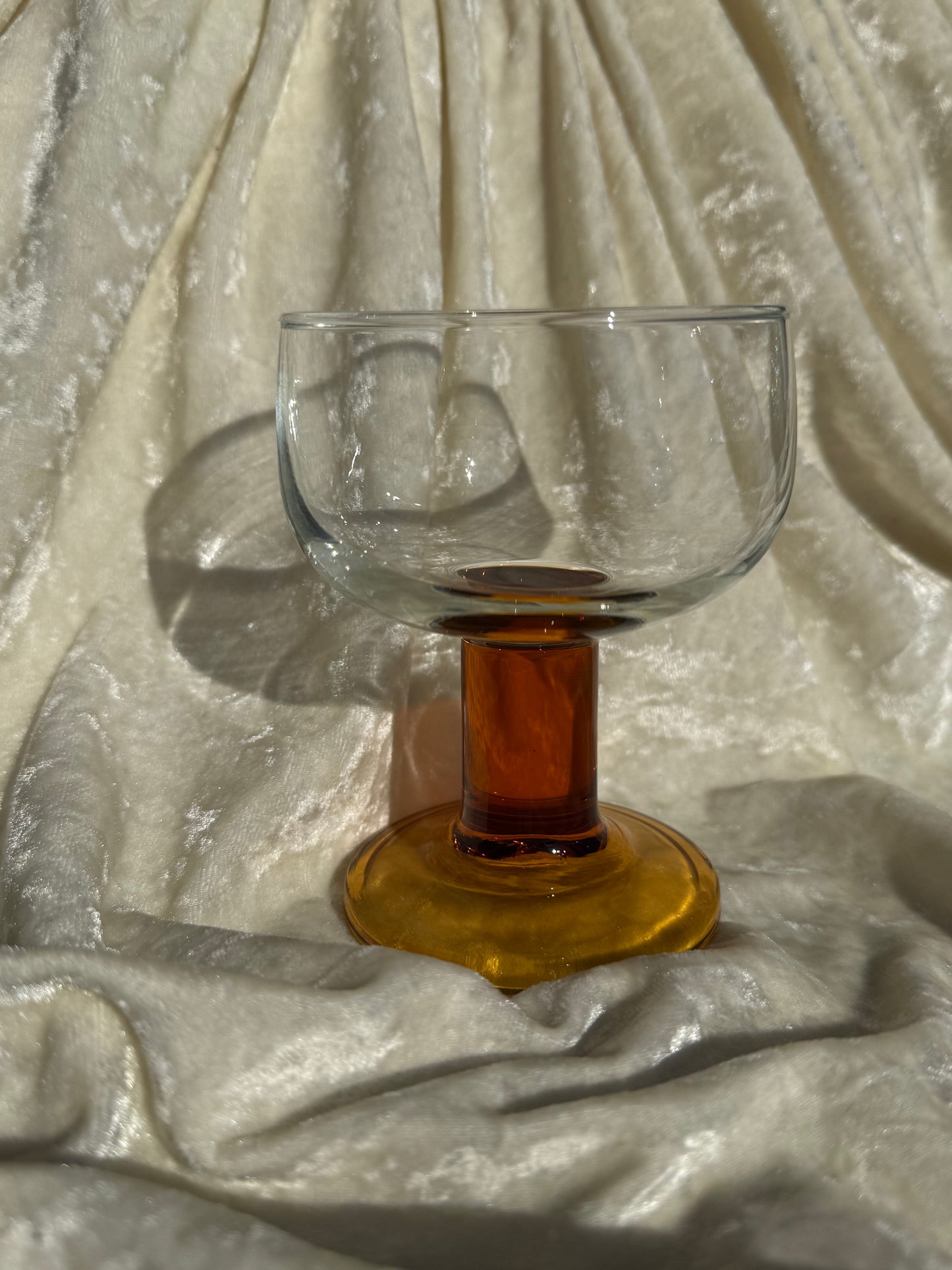 Trois verres à pieds larges vintage France