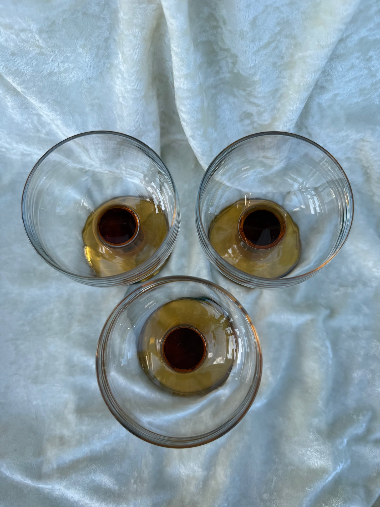 Trois verres à pieds larges vintage France