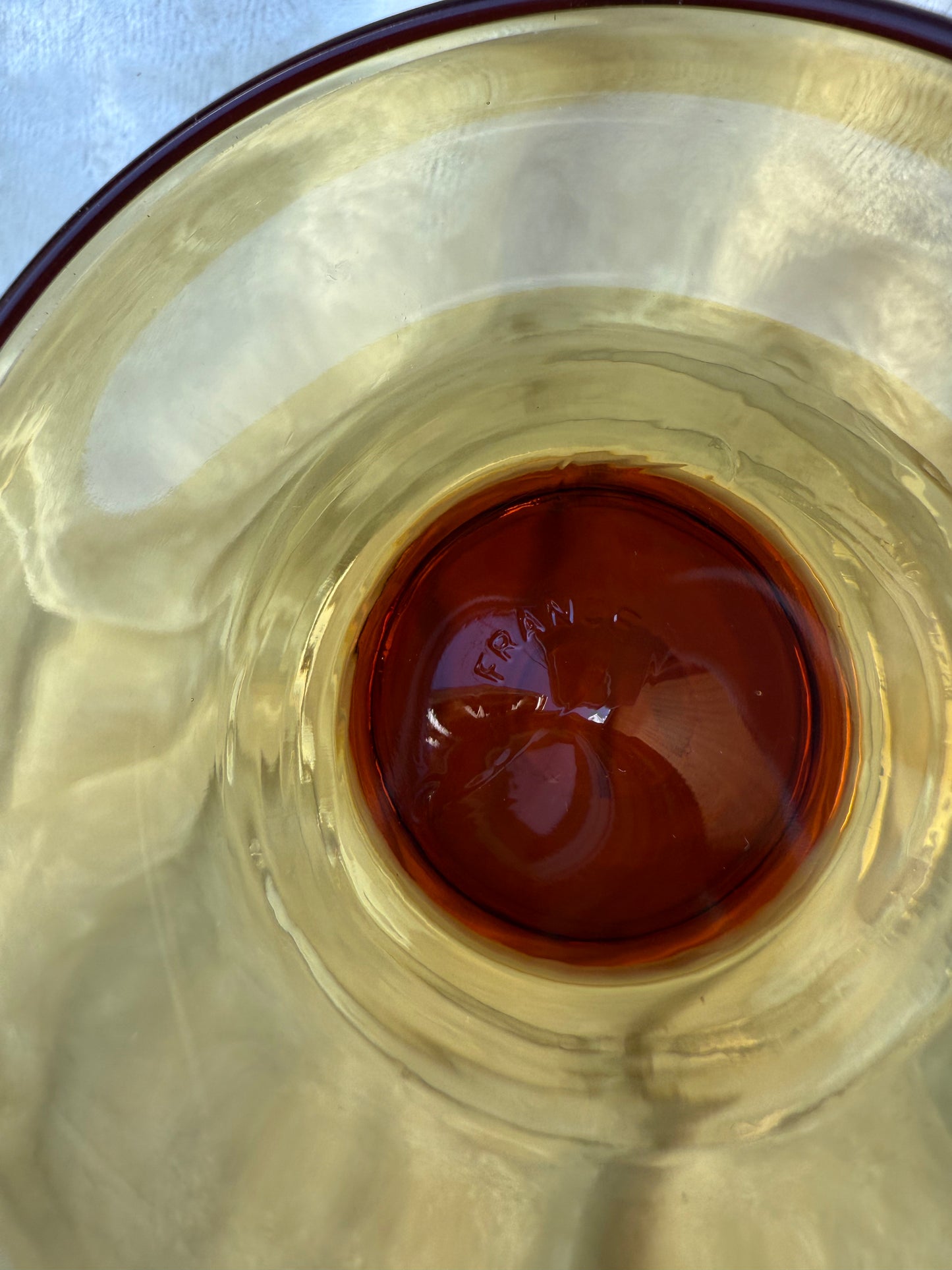 Trois verres à pieds larges vintage France