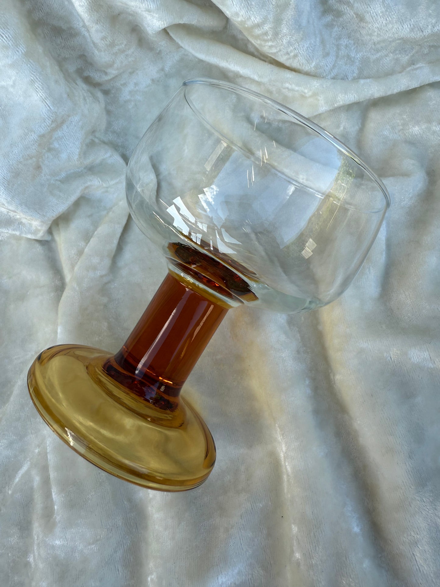 Trois verres à pieds larges vintage France