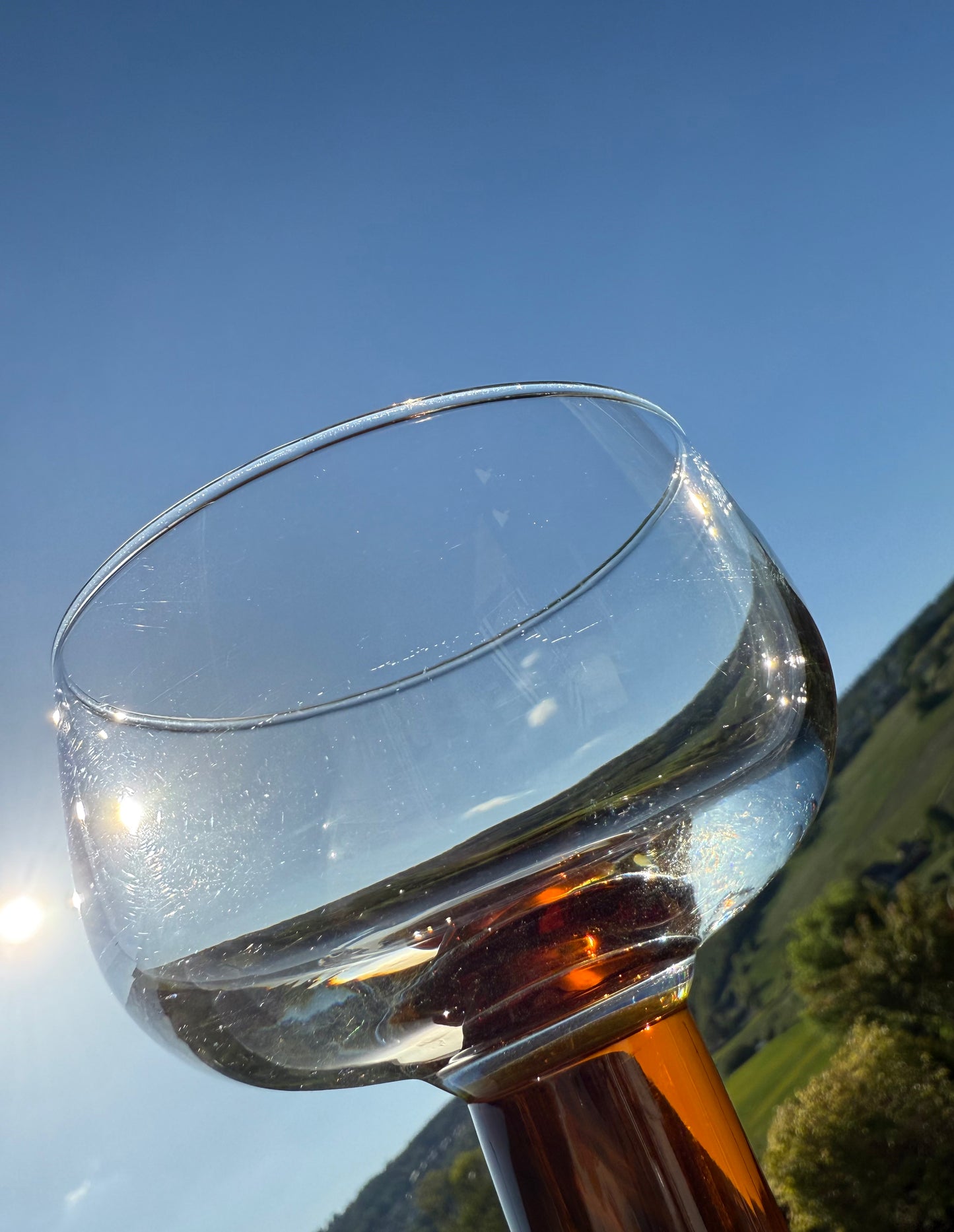Trois verres à pieds larges vintage France