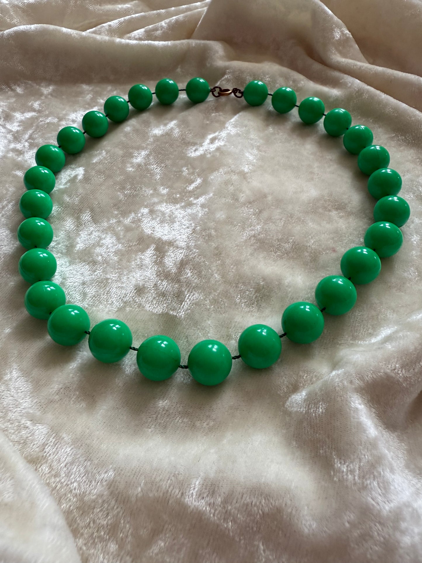 Collier vintage à perles vertes