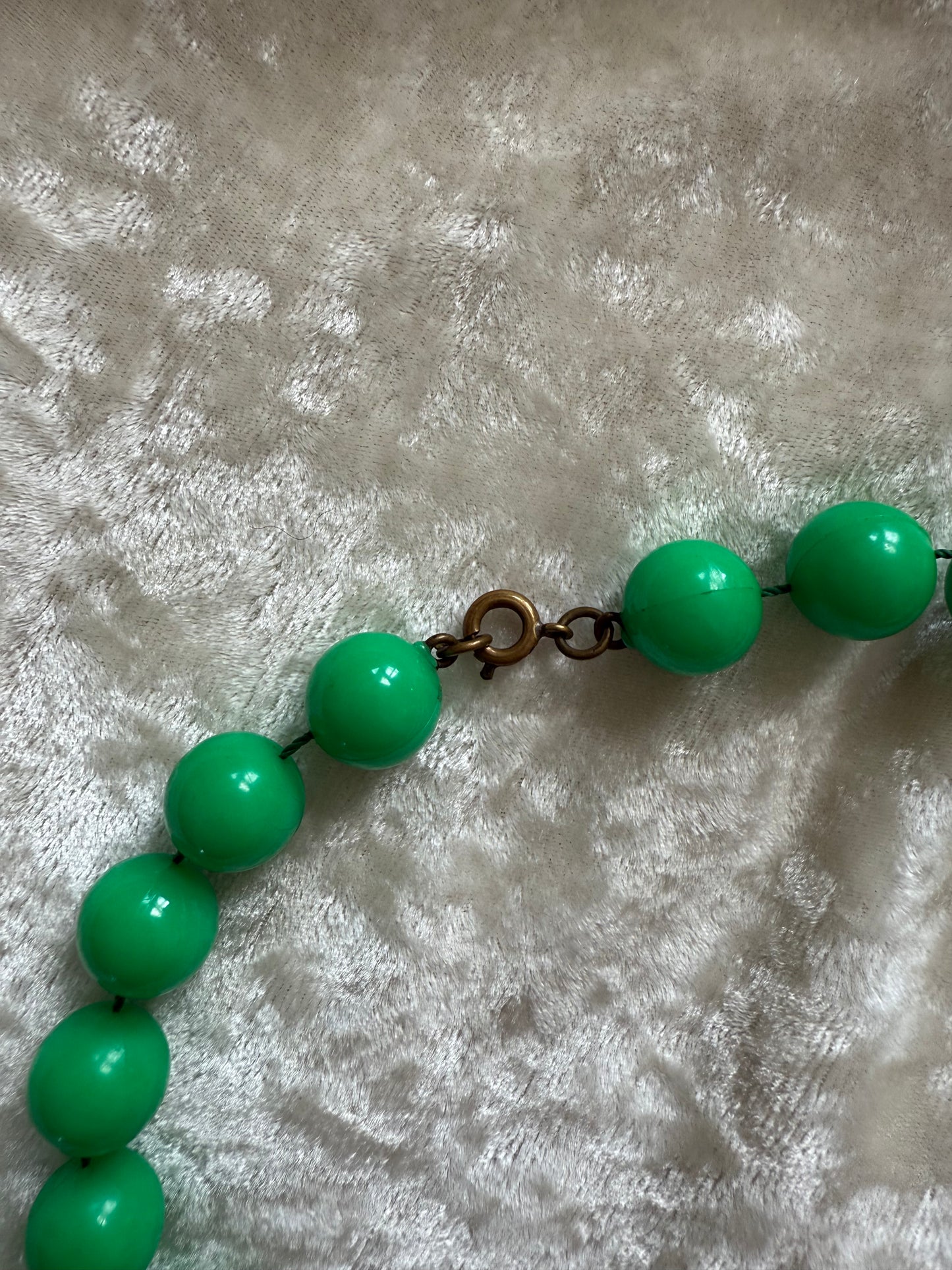 Collier vintage à perles vertes
