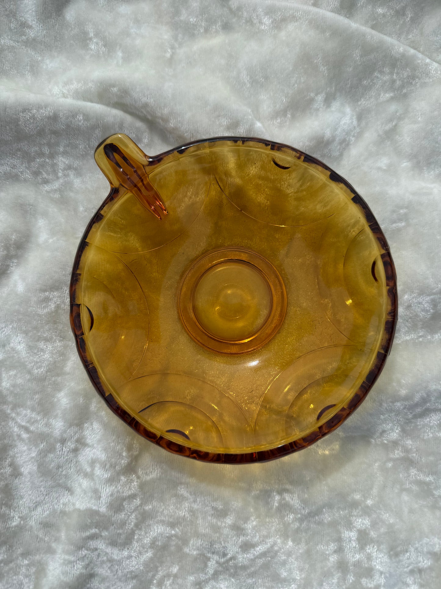 Six coupelles en verre ambré