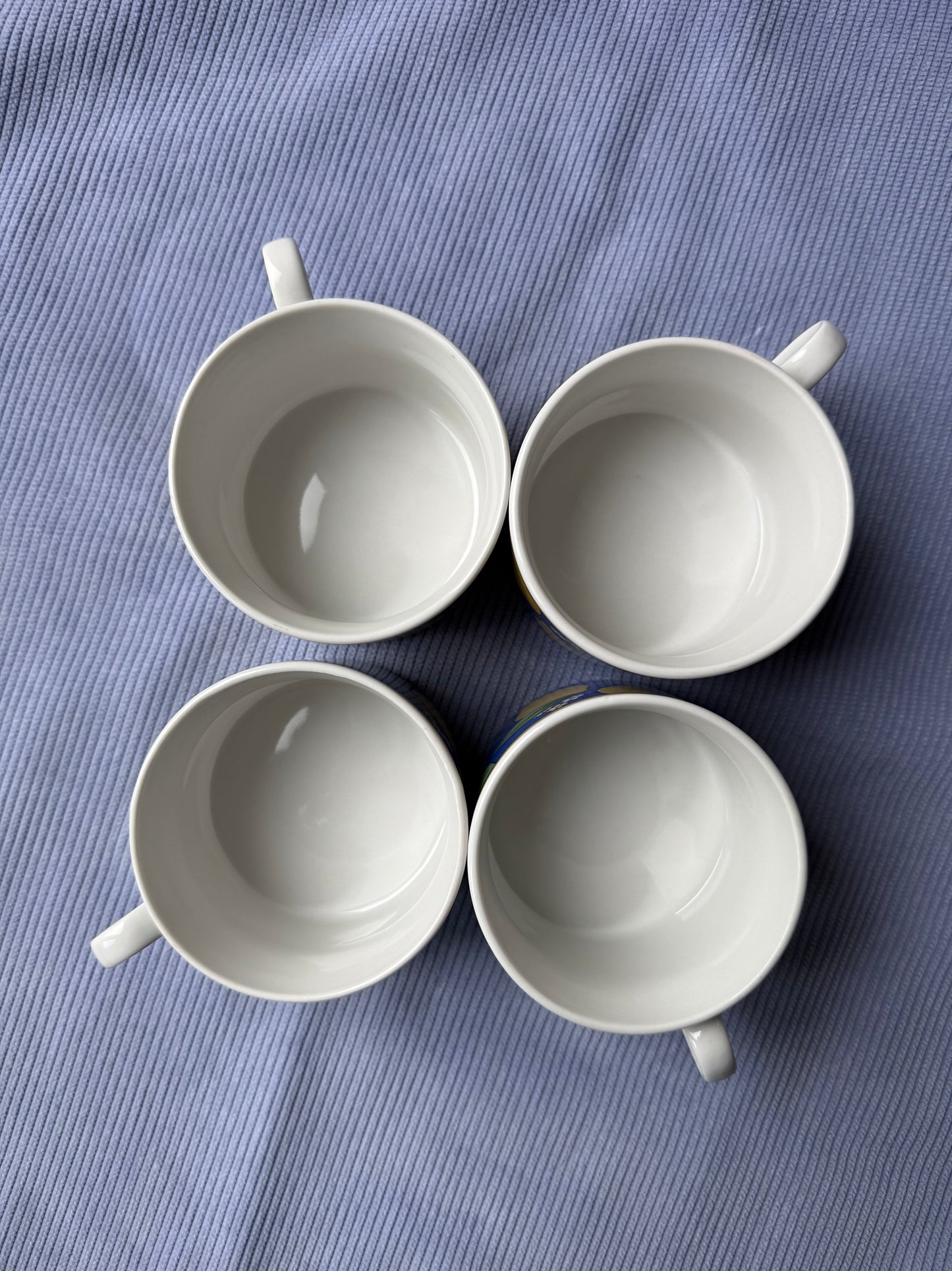 Quatre tasses vintage avec citrons en porcelaine