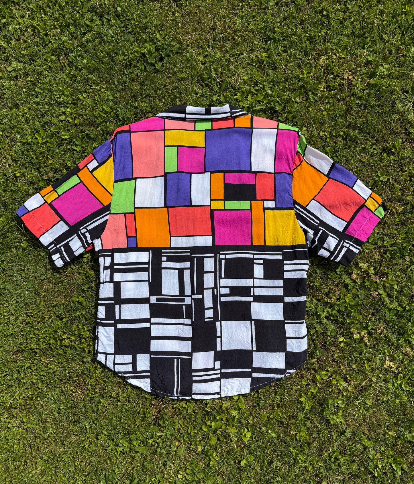 Chemise à manches courtes motifs géométriques colorés T.M-L-XL