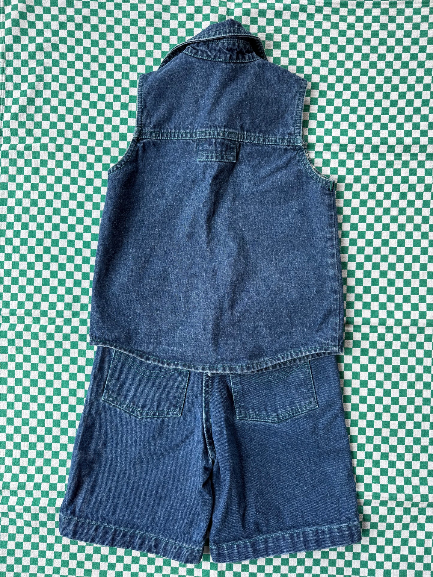 Ensemble veste sans manche & short en jeans – Collection Les Enquêtes de Chlorophylle T.6-8 ans
