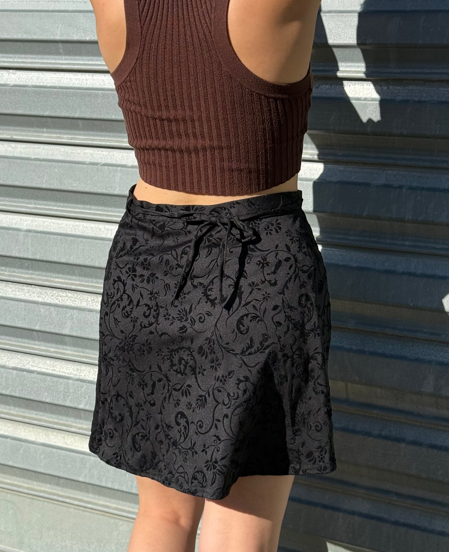 Jupe portefeuille noire fleur en velours Pimkie vintage T.34-36