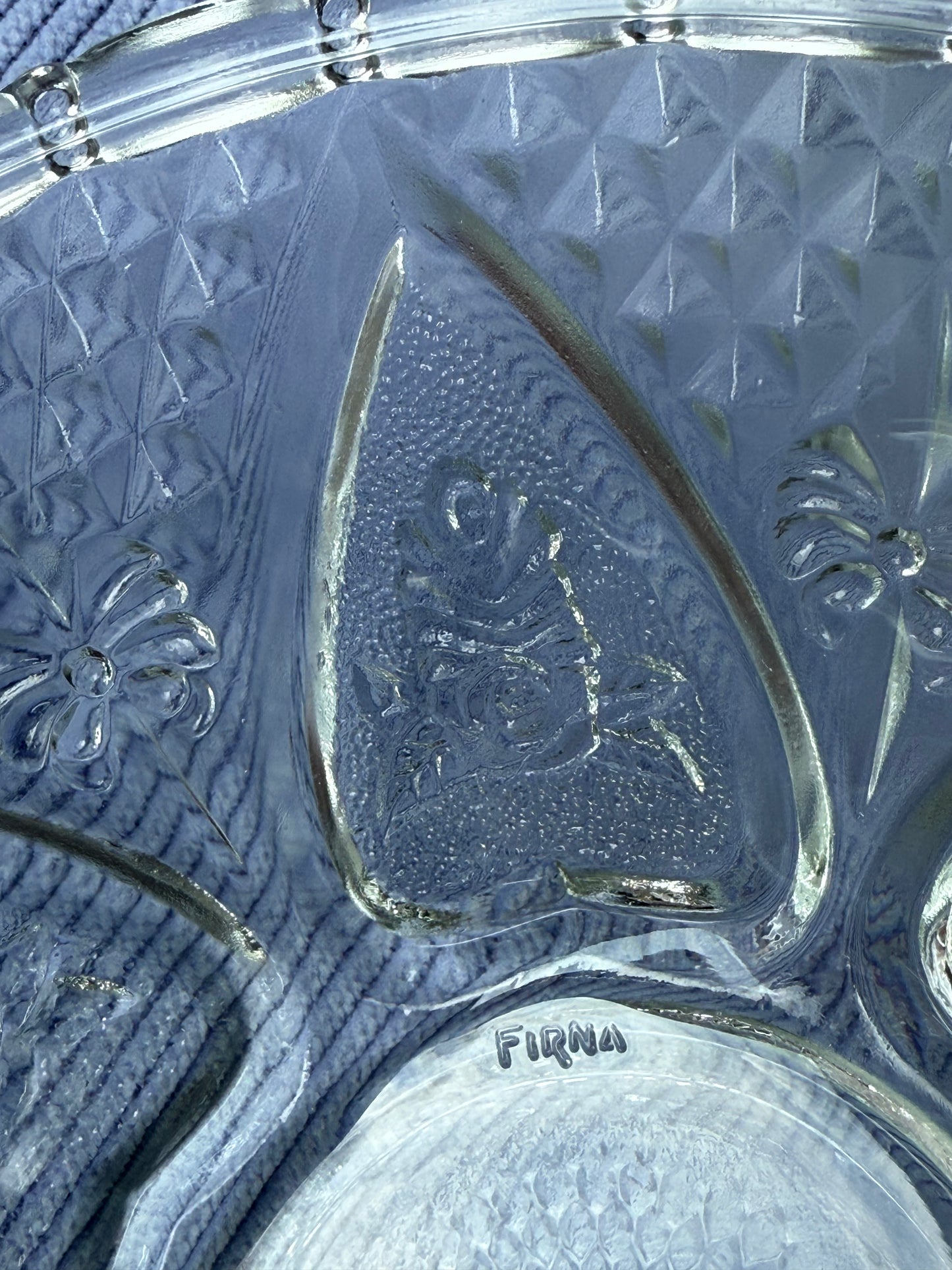 Bonbonnière ronde vintage coeurs & roses en verre Firna Indonesia