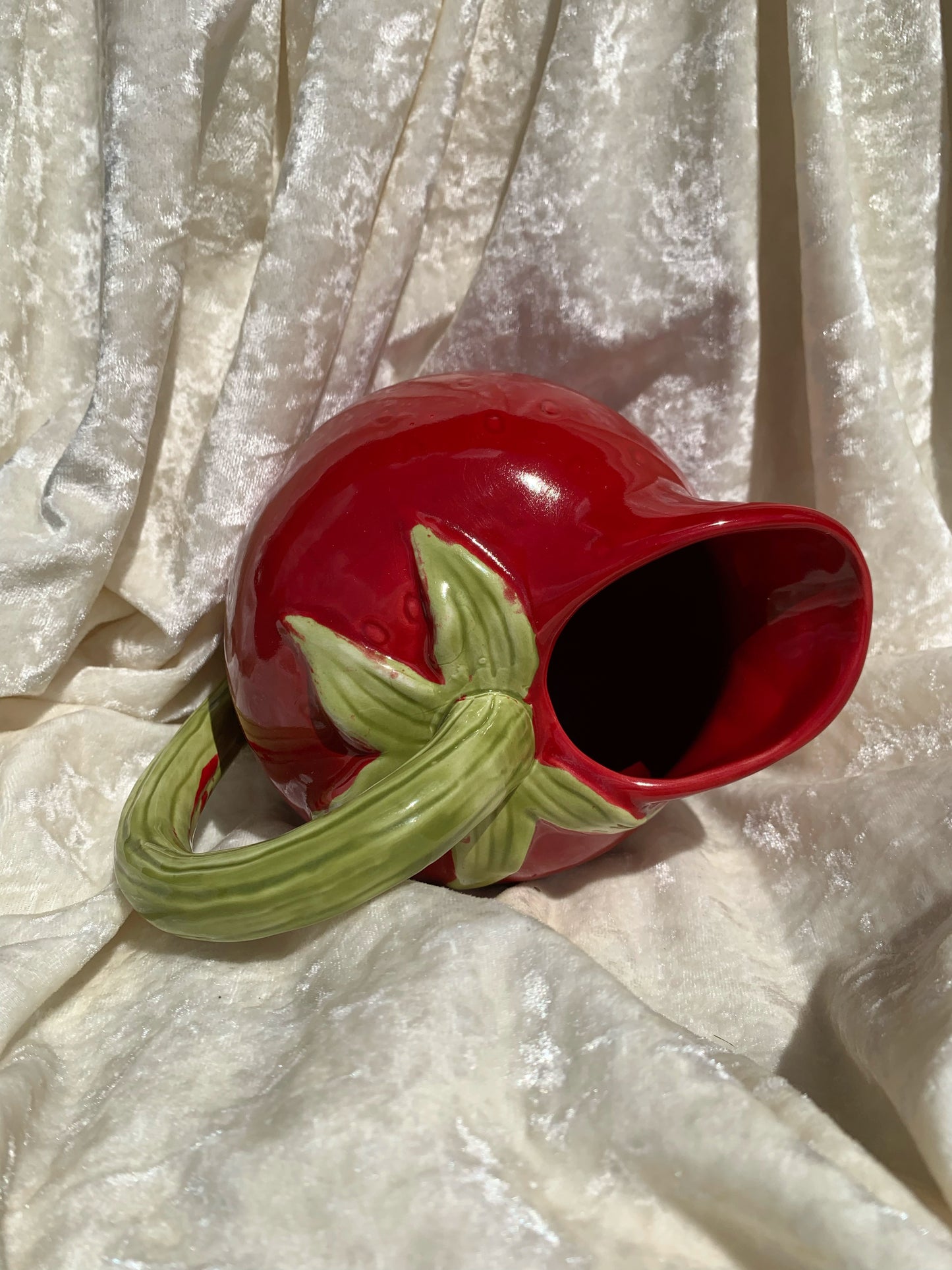 Pichet en forme de fraise
