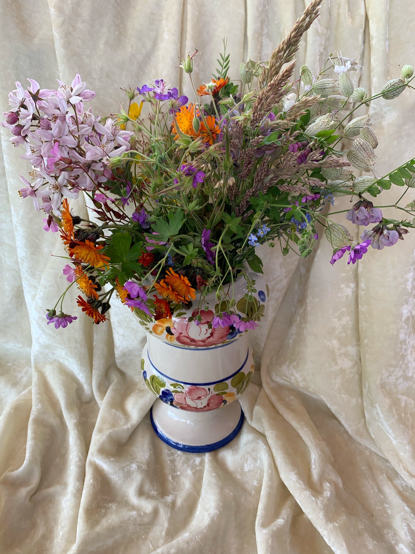 Vase fleuri en céramique