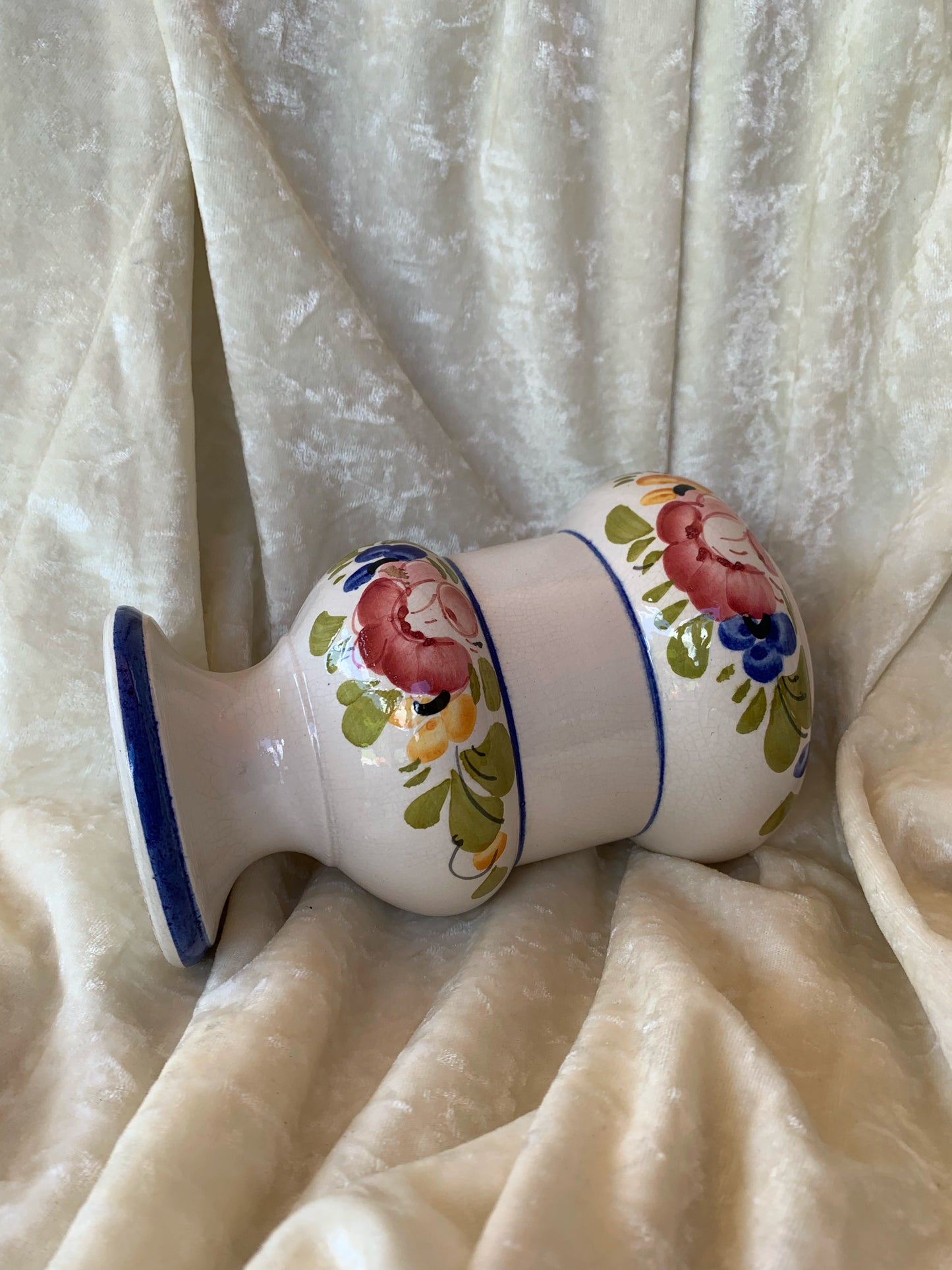 Vase fleuri en céramique