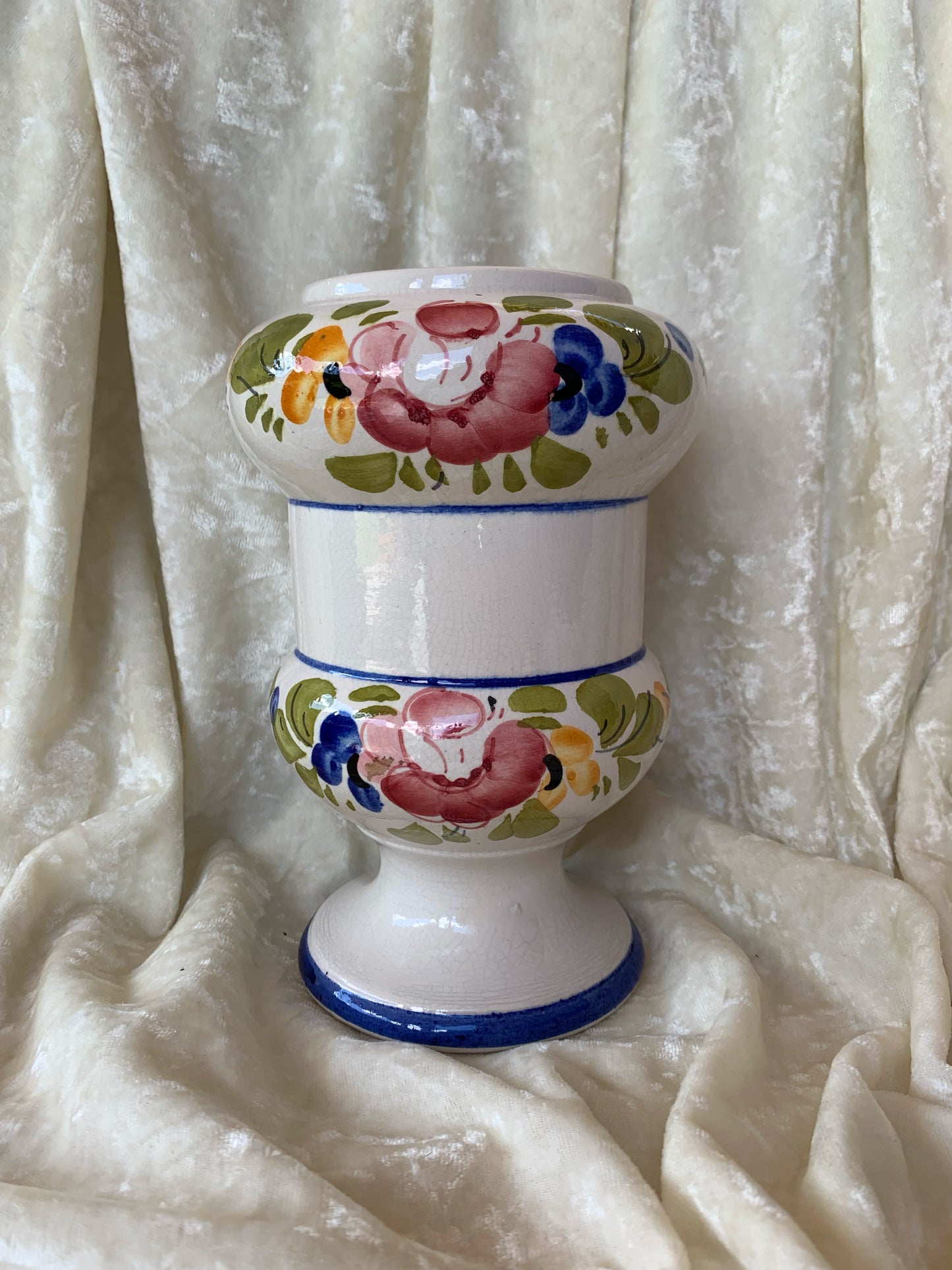 Vase fleuri en céramique