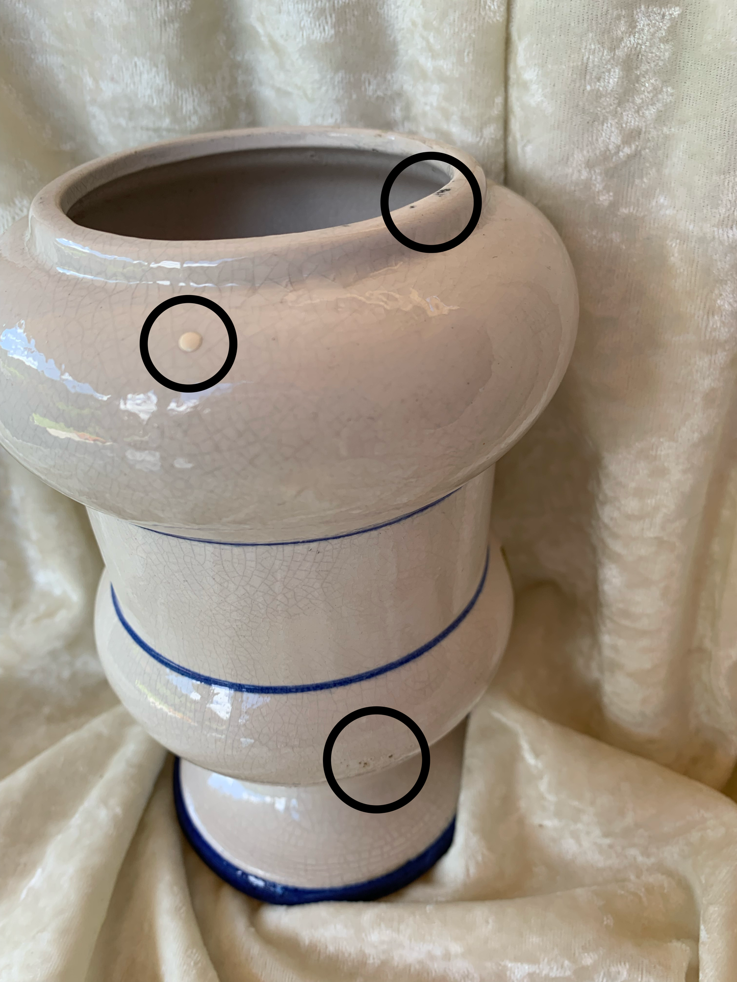Vase fleuri en céramique